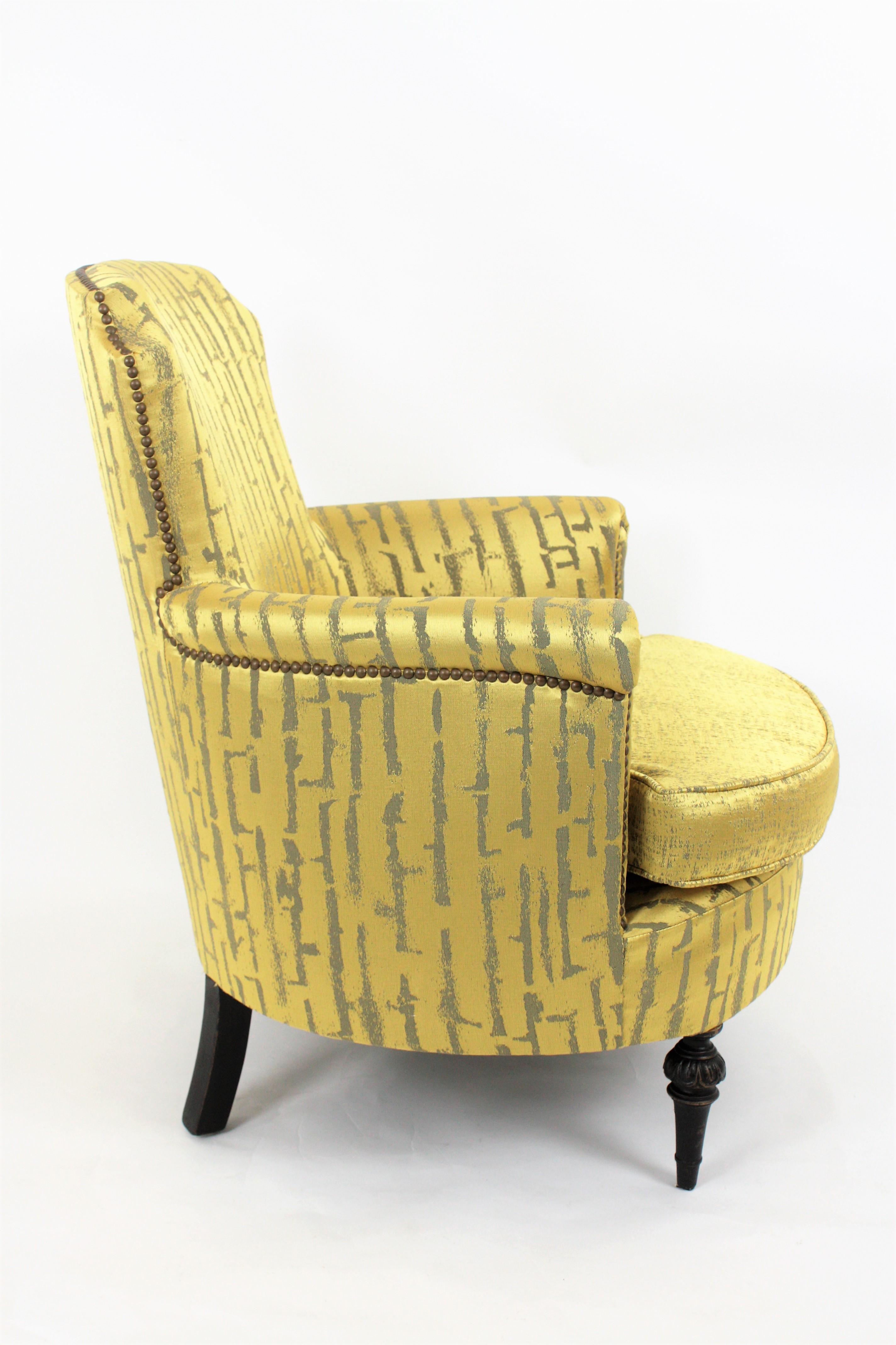 French 1930s Louis XVI Style Armchair in Damask Modern Fabric In Excellent Condition In Barcelona, ES