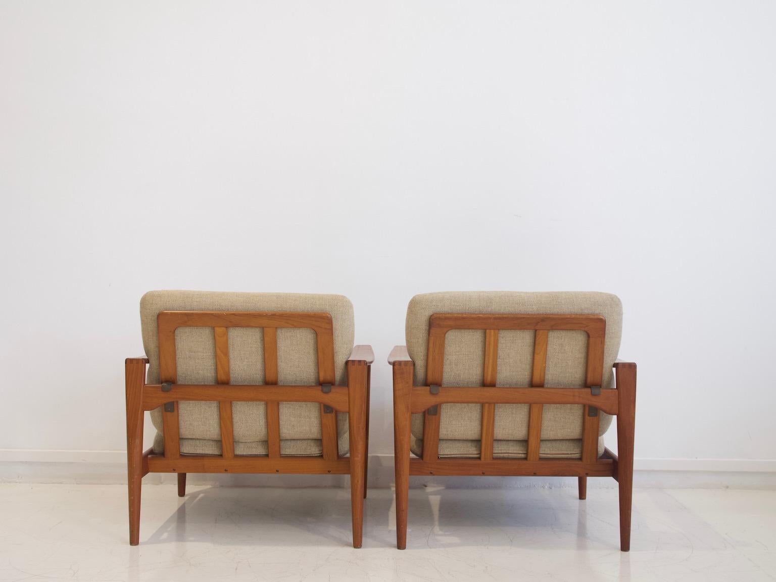 Pair of Illum Wikkelsø Teak Model EK Armchairs with Fabric Upholstery In Good Condition In Madrid, ES