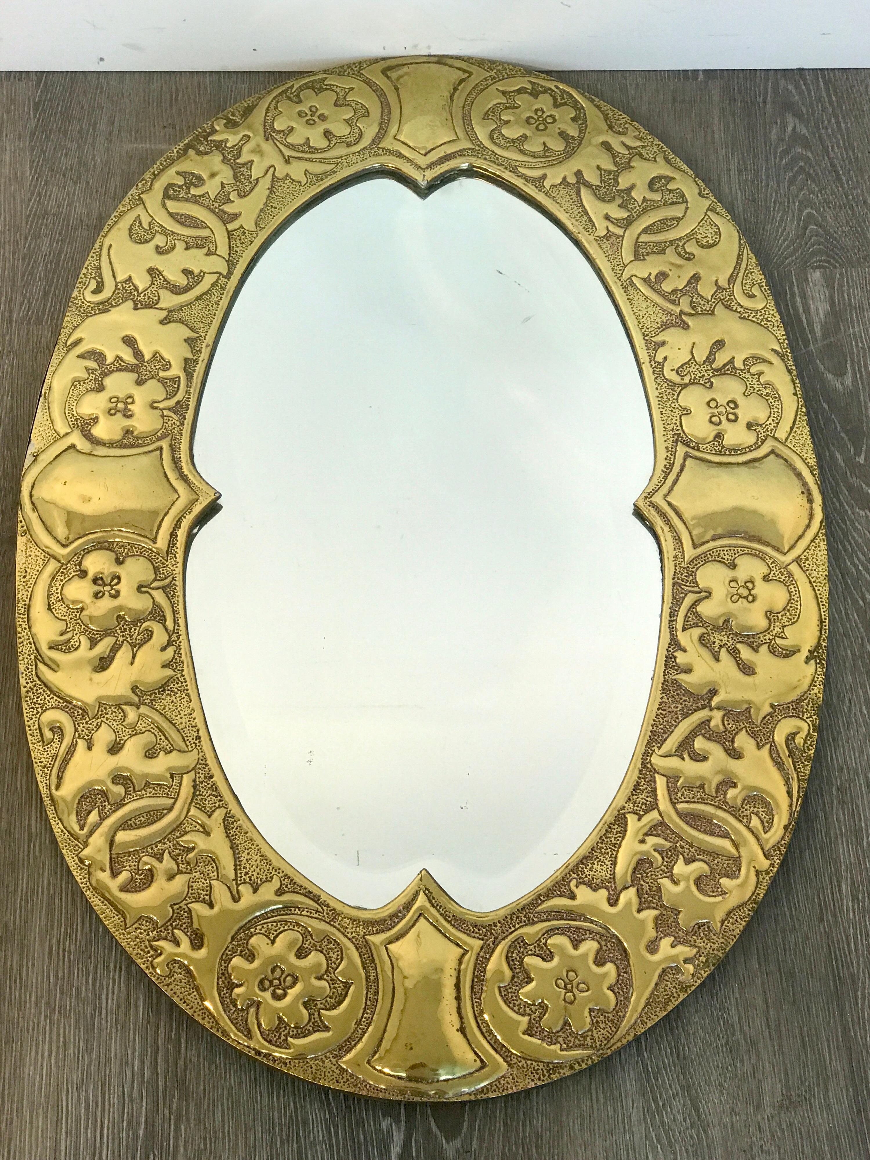 Irish Arts & Crafts Oval Brass Mirror, Attributed to the Glasgow School In Good Condition In West Palm Beach, FL