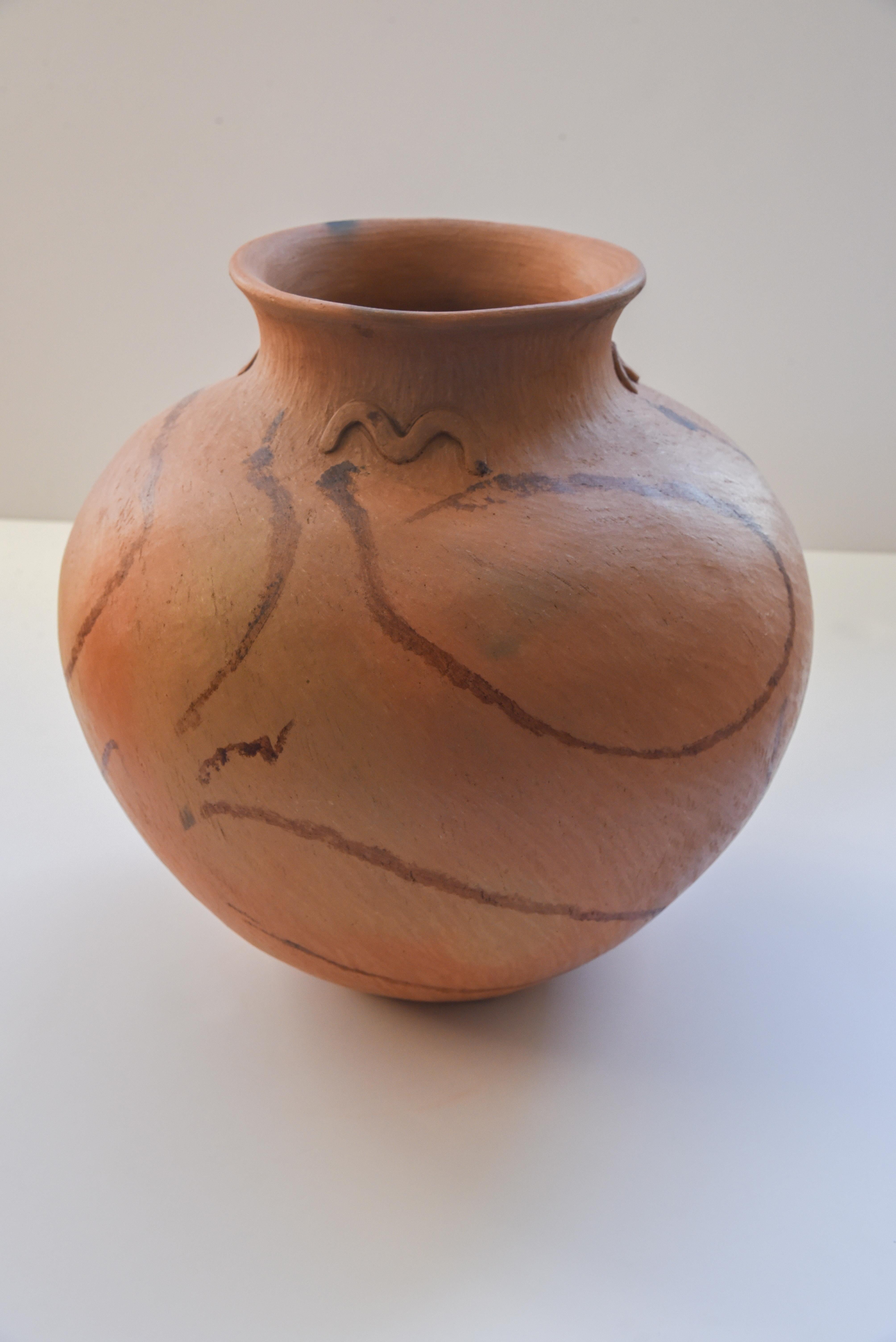 Rustikale mexikanische Vase, Volkskunst, handgefertigtes Keramikgefäß, Terrakotta-Oaxaca-Ton, Oaxaca-Ton im Zustand „Hervorragend“ im Angebot in Queretaro, Queretaro