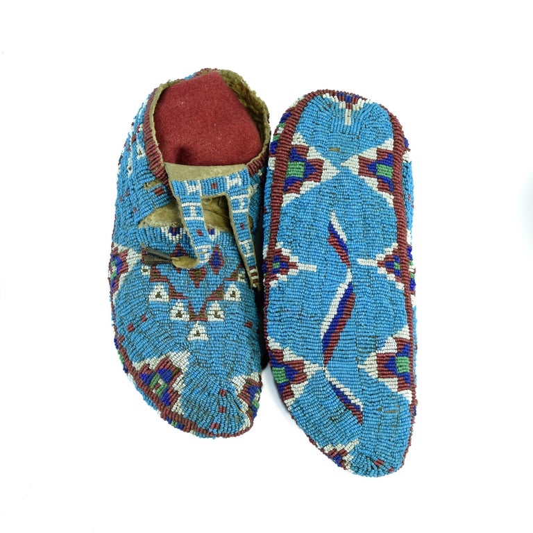 Sioux Native Dragonfly Beaded Moccasins In Good Condition For Sale In Coeur d'Alene, ID