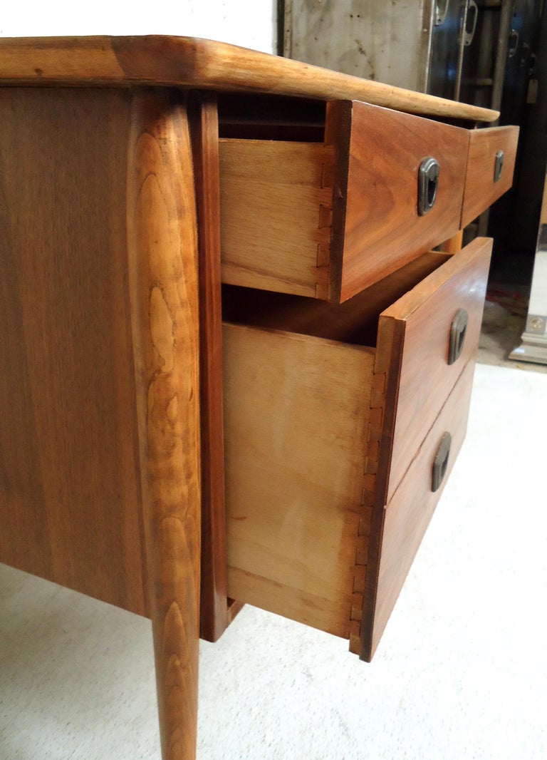 MidCentury Modern Desk by Bassett Furniture For Sale at 1stDibs