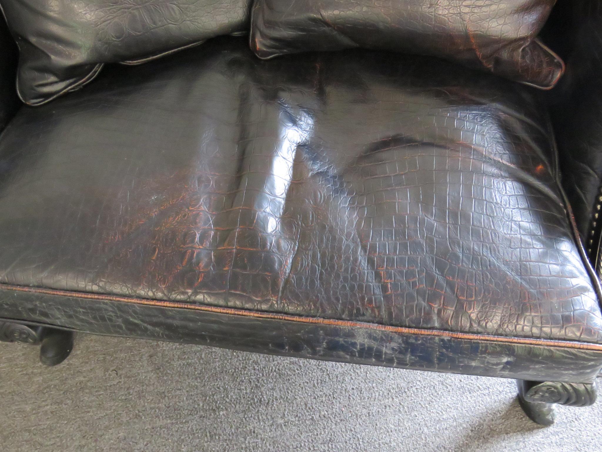 Pair of Georgian Rams Head Oversized Leather Club Chairs Armchairs In Good Condition In Swedesboro, NJ