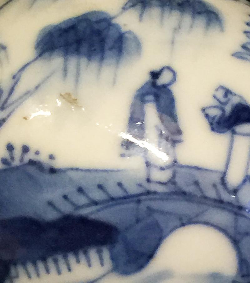 18th Century Chinese Blue and White Double-Gourd Small Porcelain Vase In Good Condition For Sale In Delft, NL