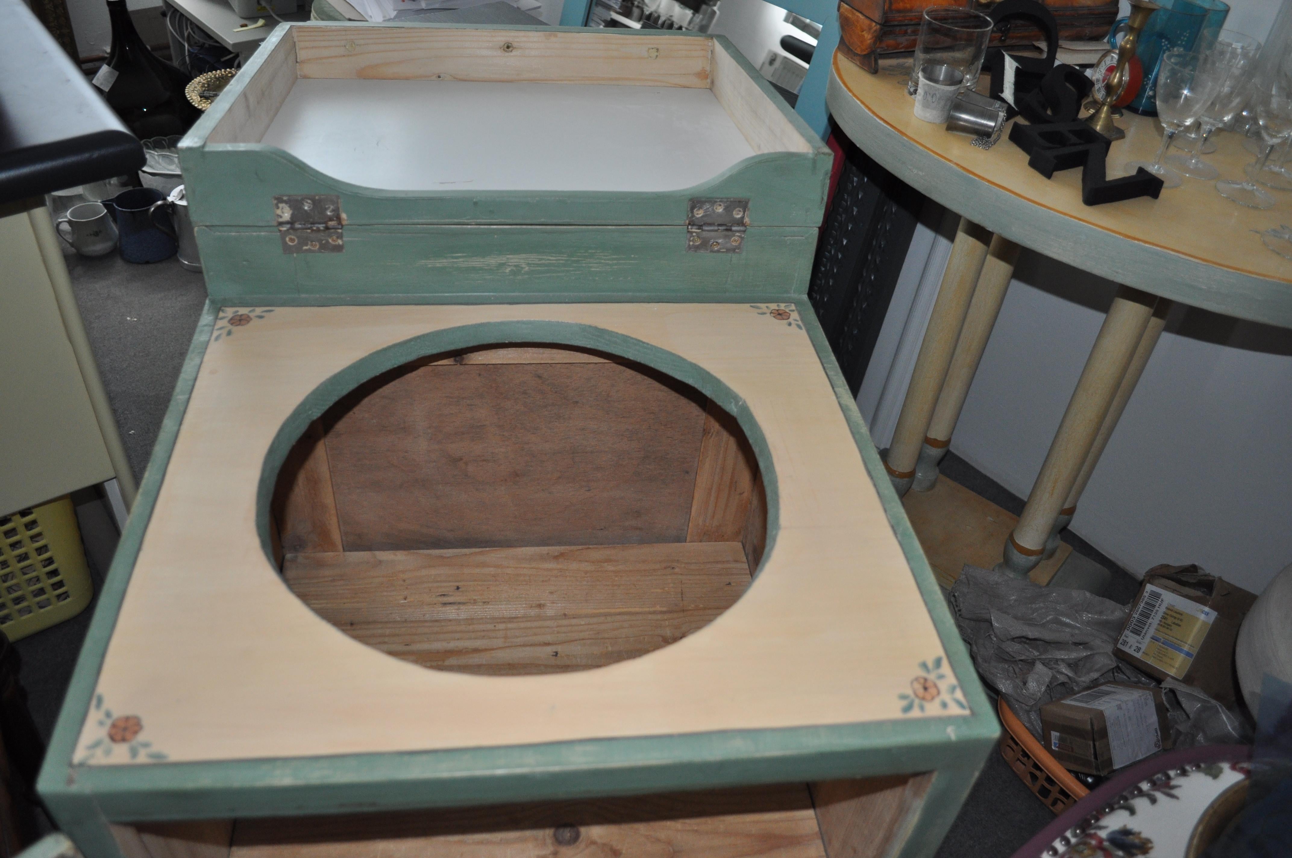 1920s Antique Hand painted Washstand In Good Condition In Lábatlan, HU