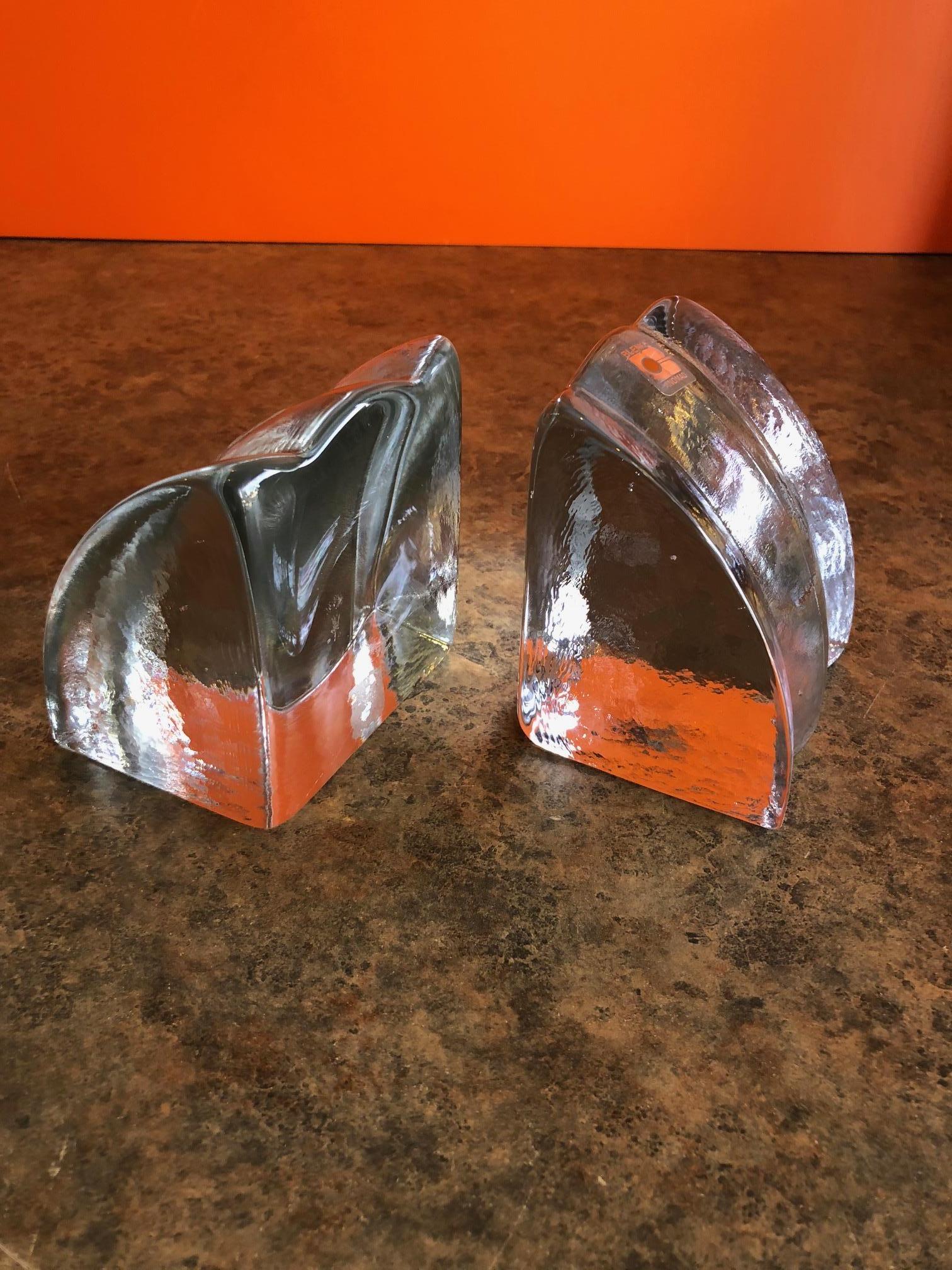 Quarter Circle Wedge Clear Glass Bookends by Blenko In Excellent Condition In San Diego, CA