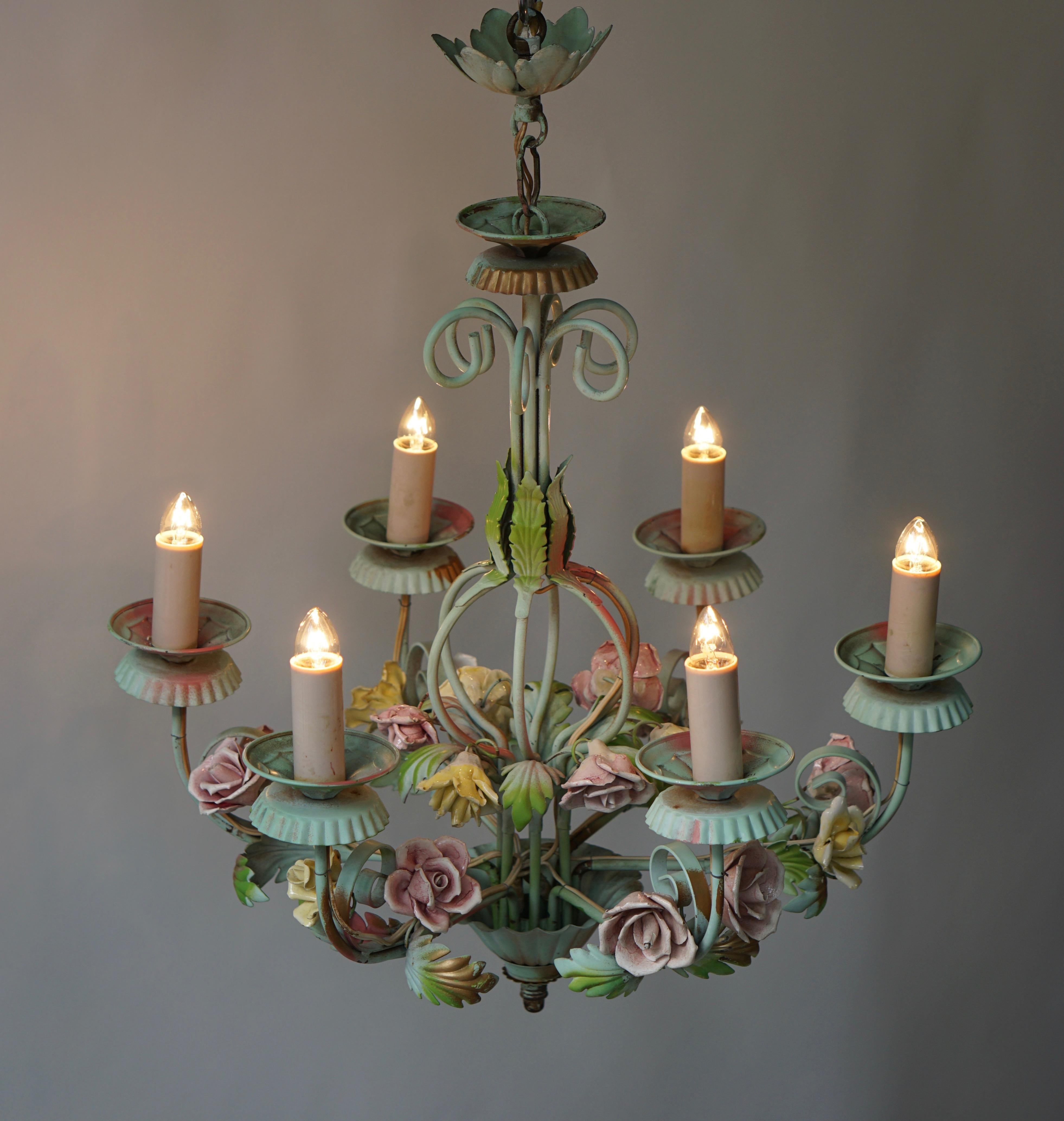 Italian Tole Chandelier with Flowers In Good Condition In Antwerp, BE