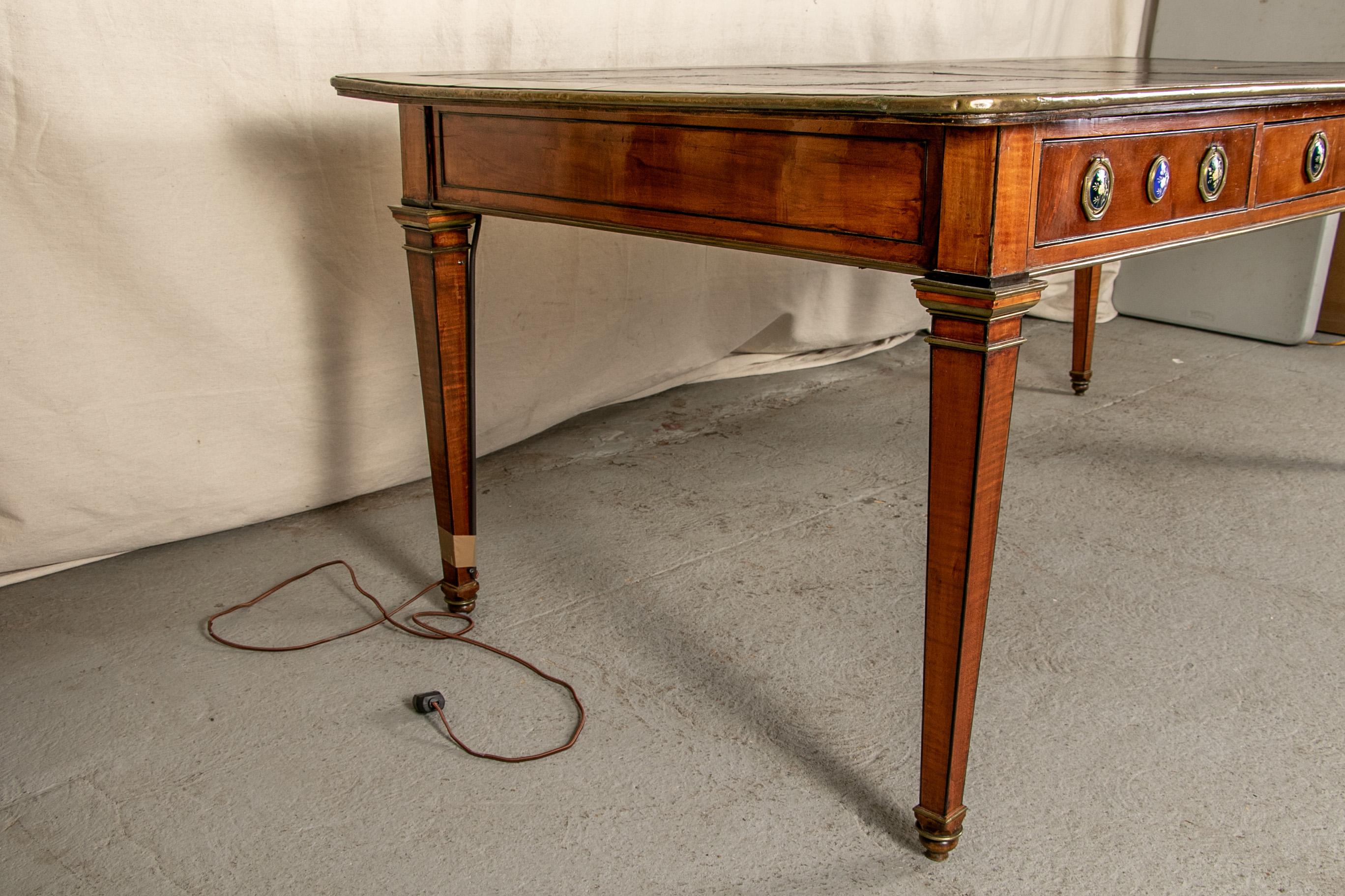 19th Century Large Continental Leather Top Walnut Desk 2