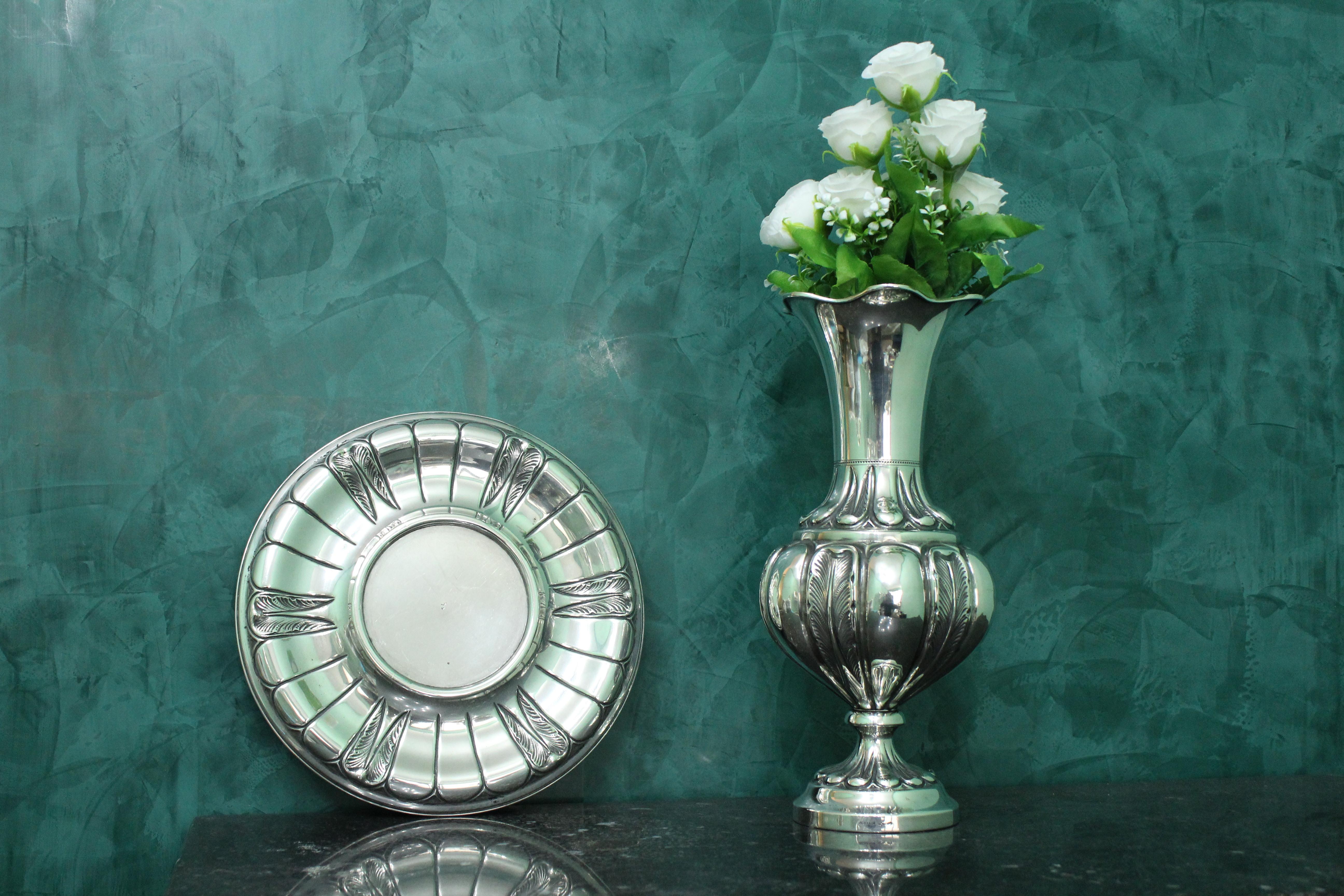 20th Century Baroque Engraved Italian Silver Flower Vase with Plate Milan, 1940s For Sale 4