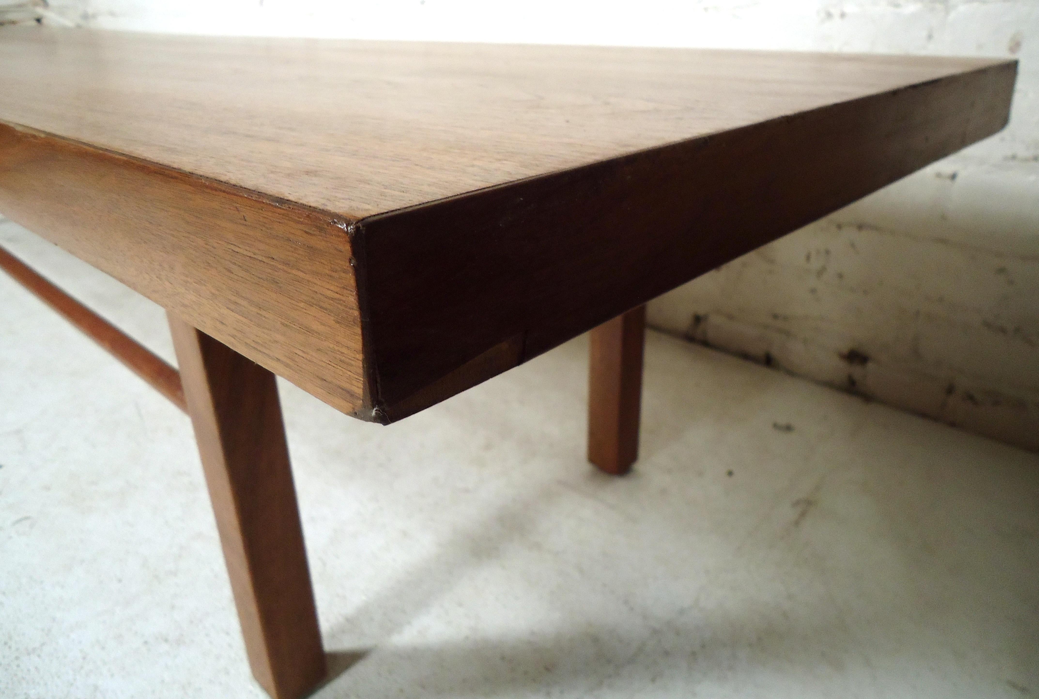 Mid-Century Modern Coffee Table For Sale 4