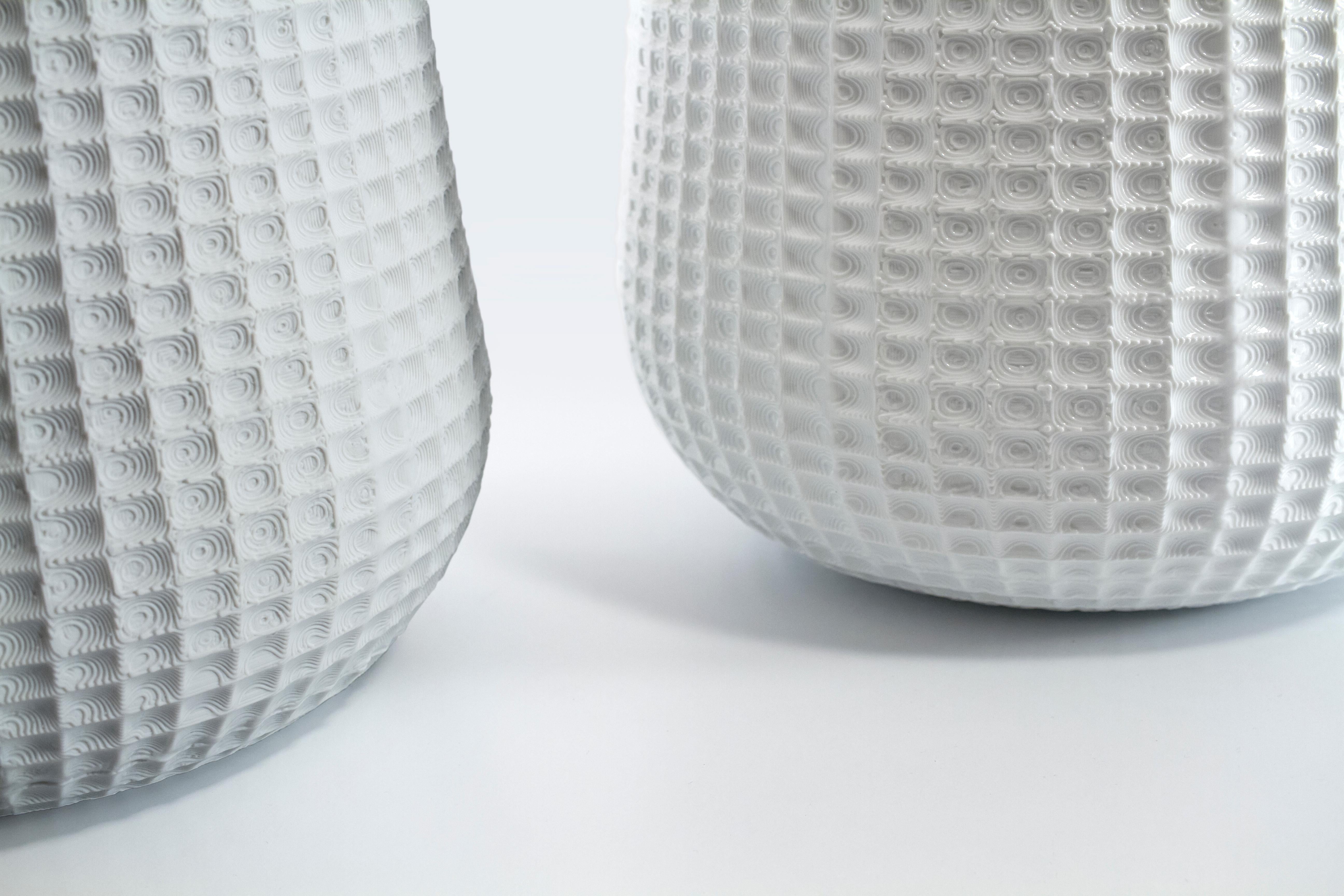 Trace Vase in Feldspar Porcelain in Matte Finish For Sale 2