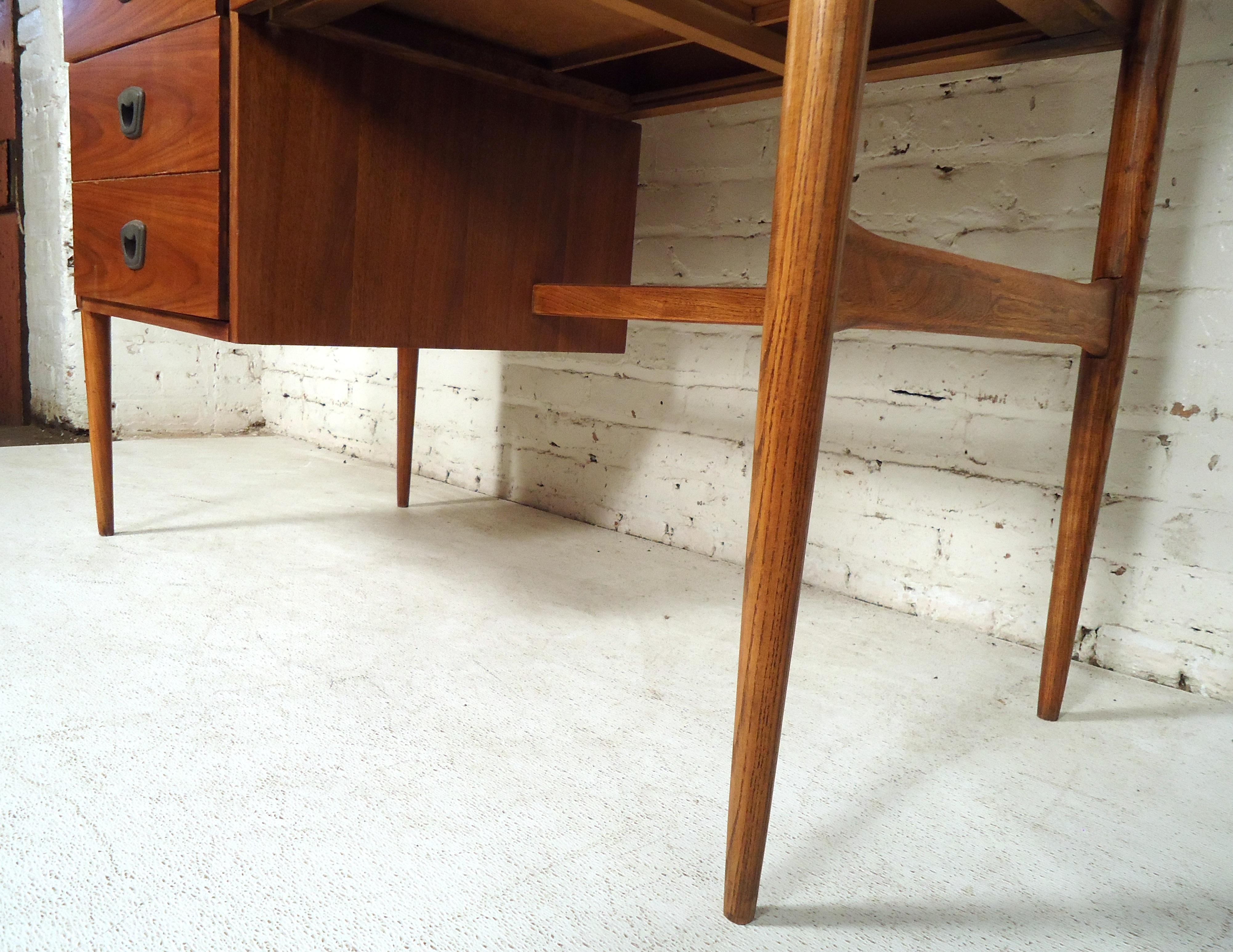 MidCentury Modern Desk by Bassett Furniture For Sale at 1stDibs