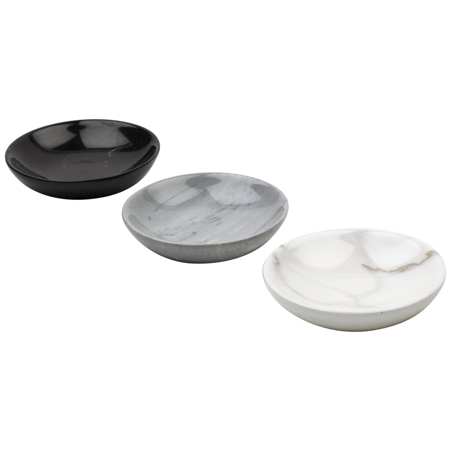 Handmade Set of 3 Small Dishes in Bardiglio, Carrara and Marquina Marble For Sale