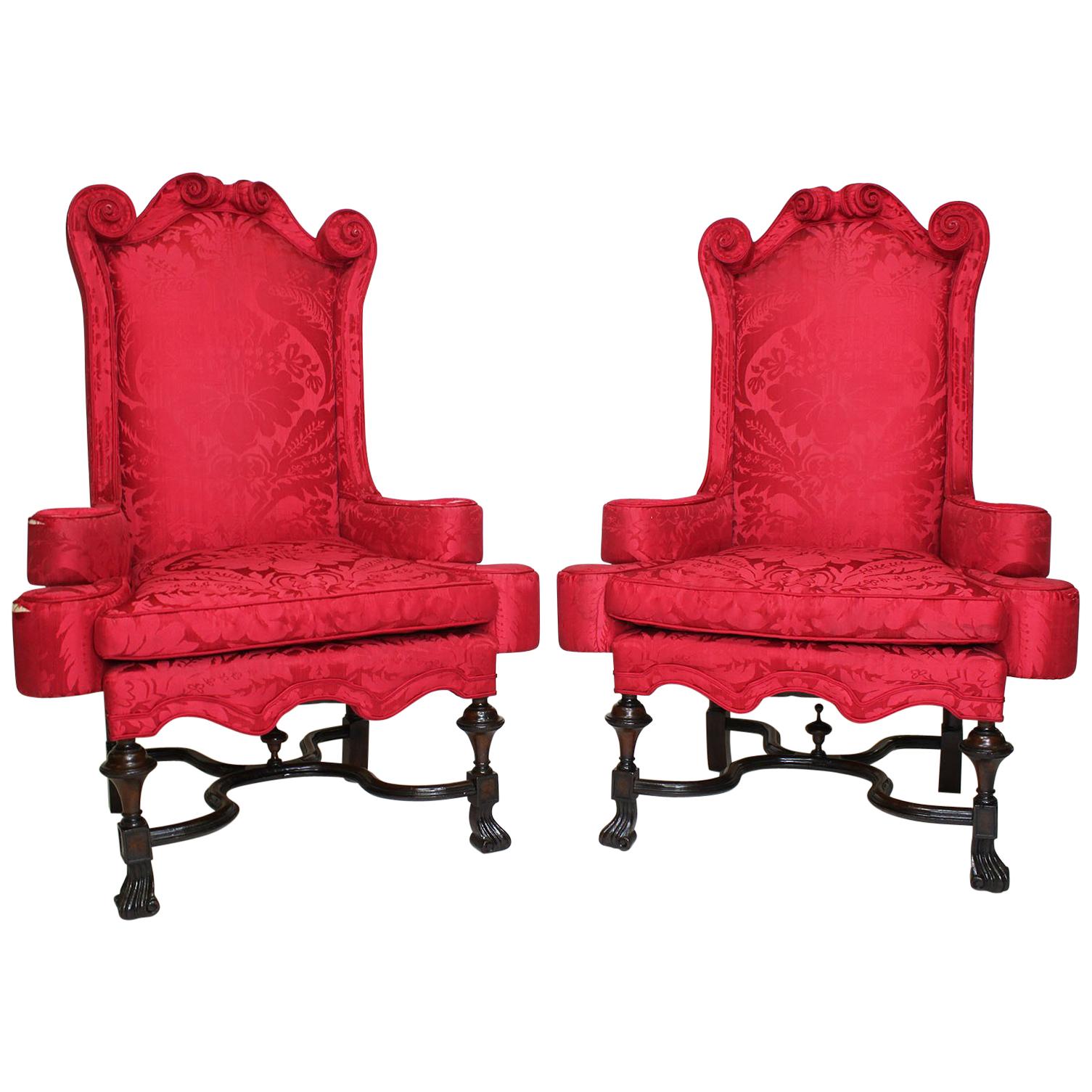Rare paire de fauteuils trônes anglais de style William & Mary en acajou du 19e siècle