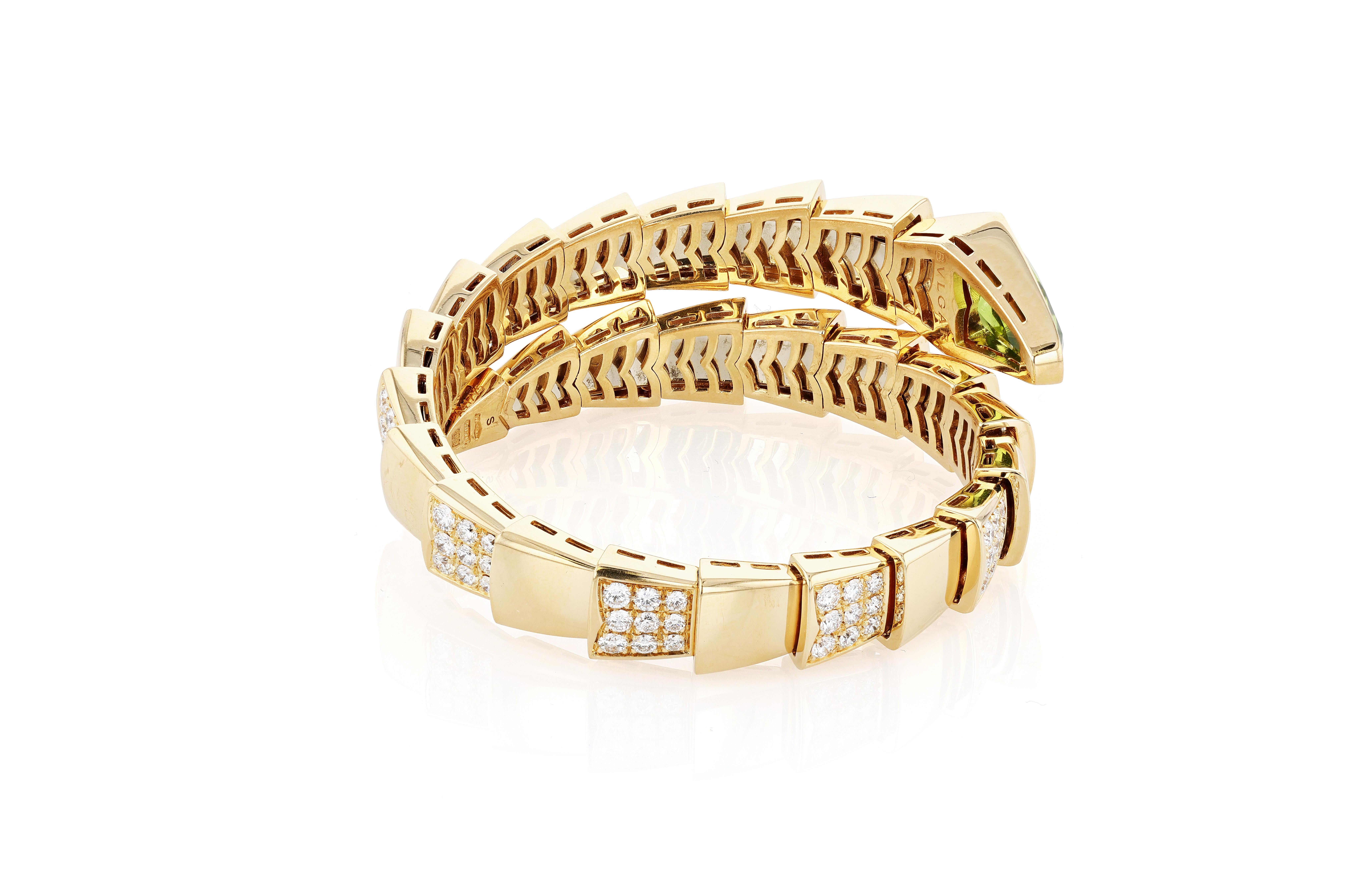 Bulgari Serpenti-Armband aus Gold, Peridot und Diamanten (Zeitgenössisch) im Angebot