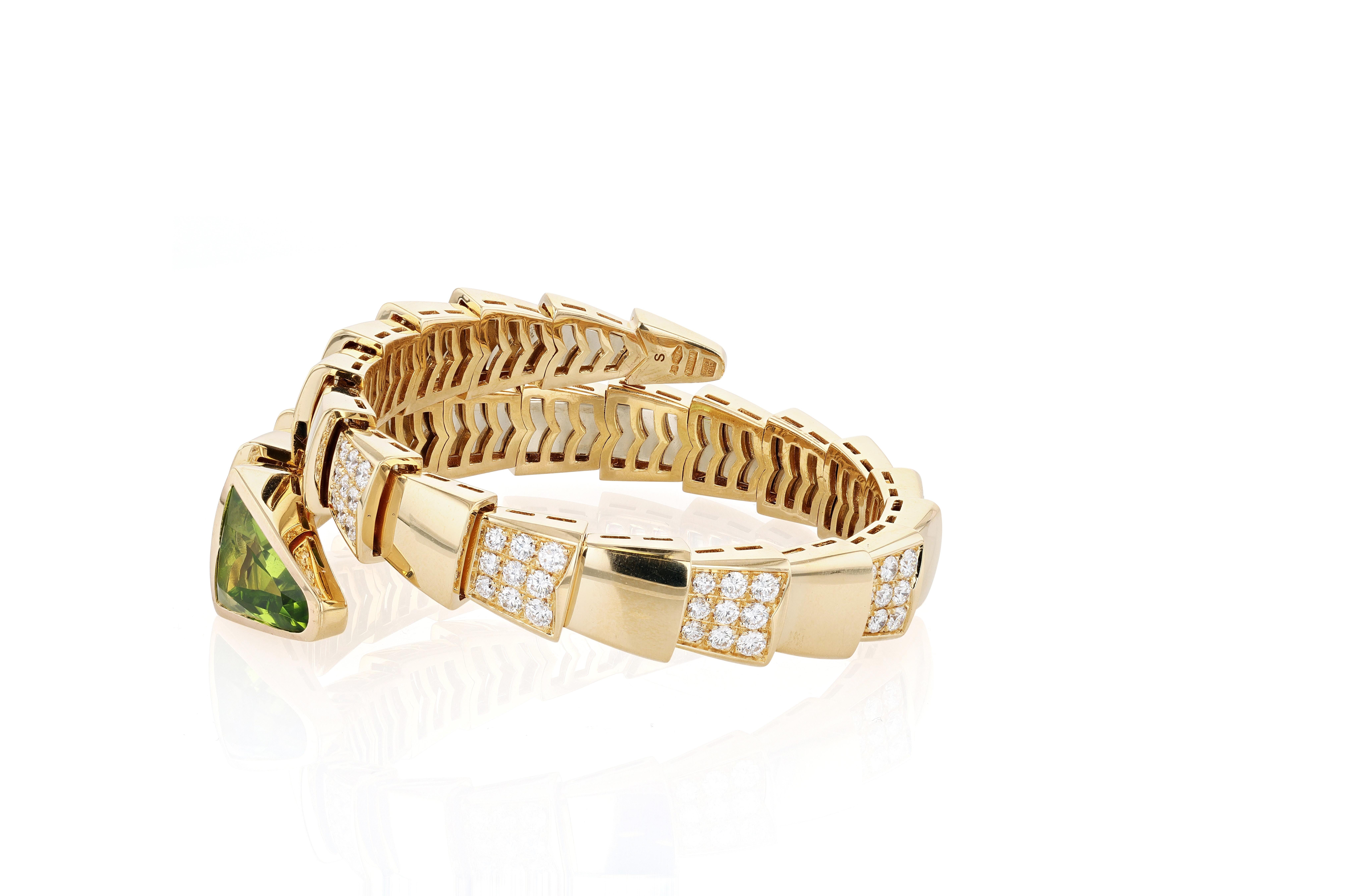 Bulgari Serpenti-Armband aus Gold, Peridot und Diamanten (Brillantschliff) im Angebot