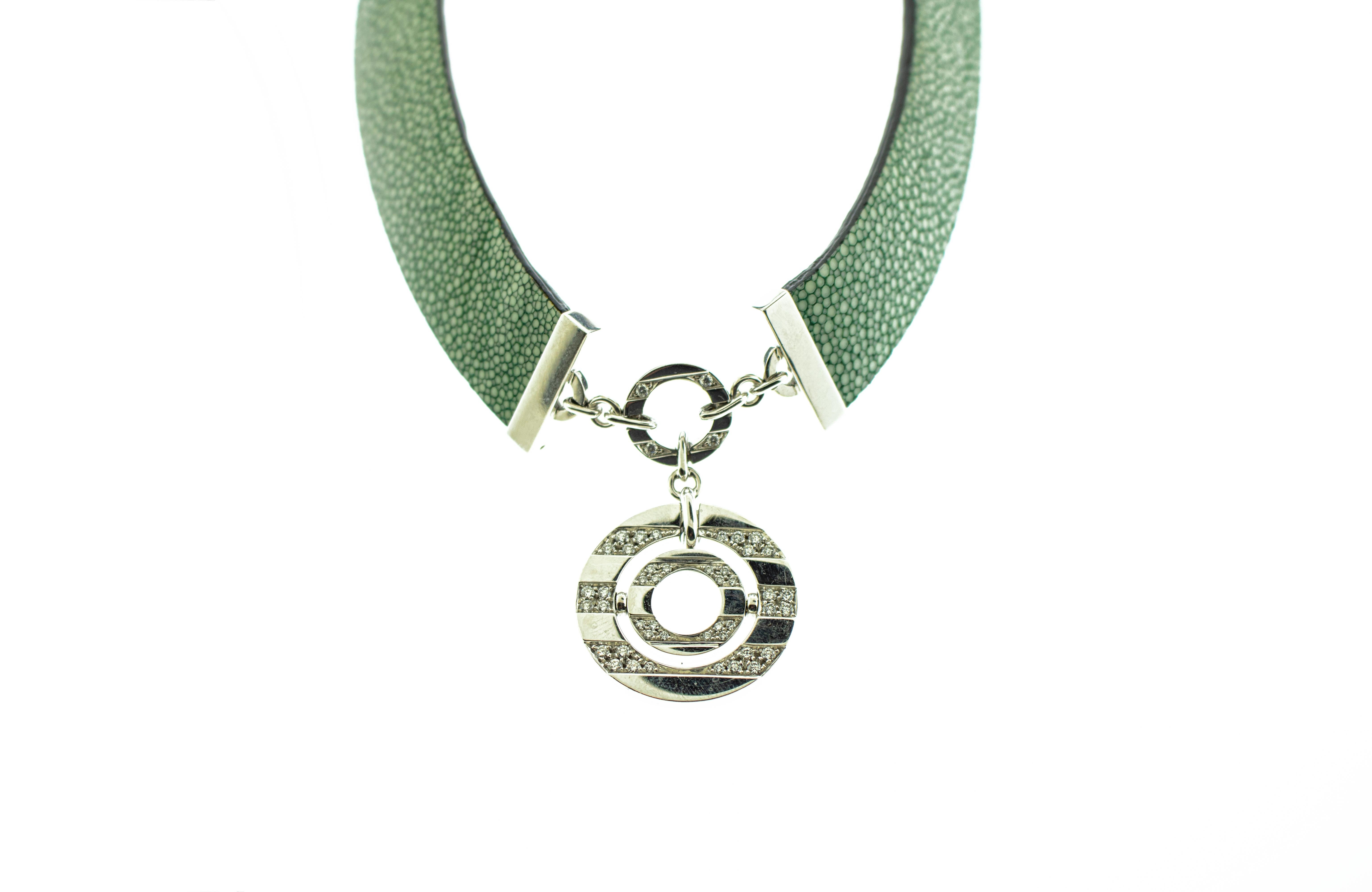Bulgari Green Stingray Leather Diamond 18 Karat White Gold Necklace Bracelet Set In Good Condition In New York, NY