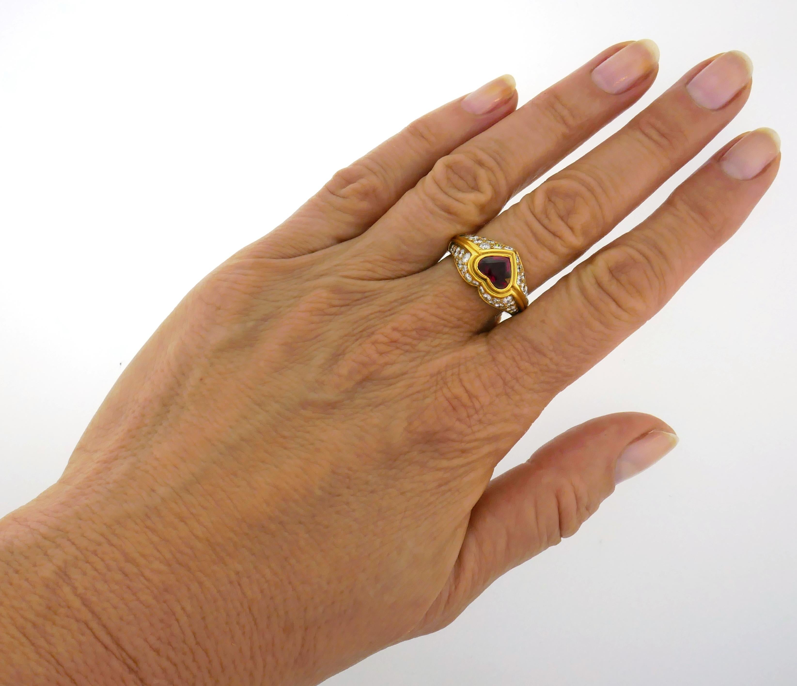Classic yet prominent cocktail ring created by Bulgari in Italy in the 1980's. Colorful, elegant and wearable, the ring is a great addition to your jewelry collection.
The ring is made of 18 karat yellow gold and features a  1.49-carat natural