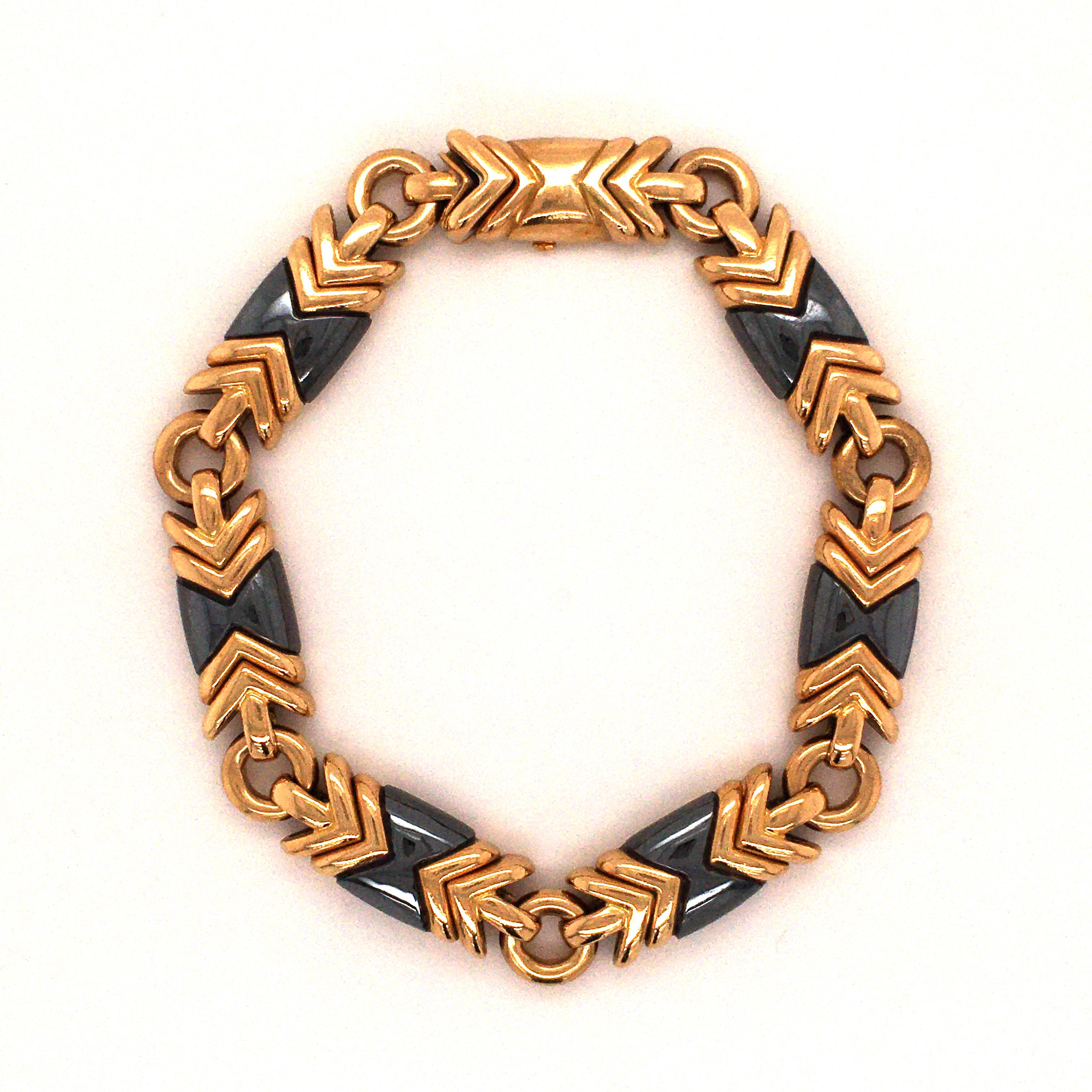Sporty and elegant bracelet from Bulgari. Alternating elements in Hematite and 18 karat yellow gold.
Made in Italy, circa 1980s. FYI: we have matching necklace, earstuds and ring on stock.

Length: 20.0 cm / 7.87 inches
Signed Bvlgari and marked
