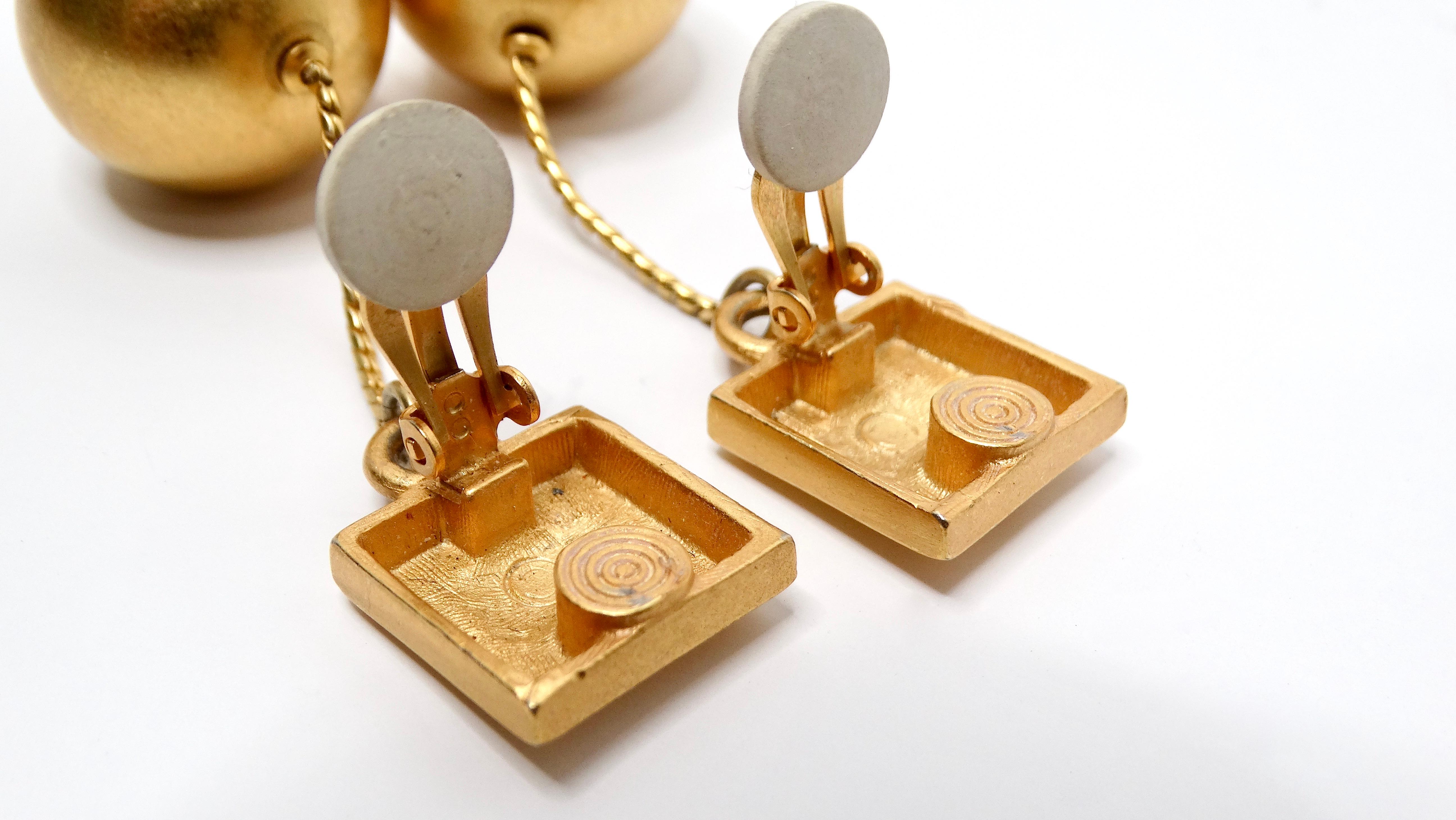 Orecchini a clip a forma di palla placcati in oro 18k di ispirazione Bulgari in vendita 1