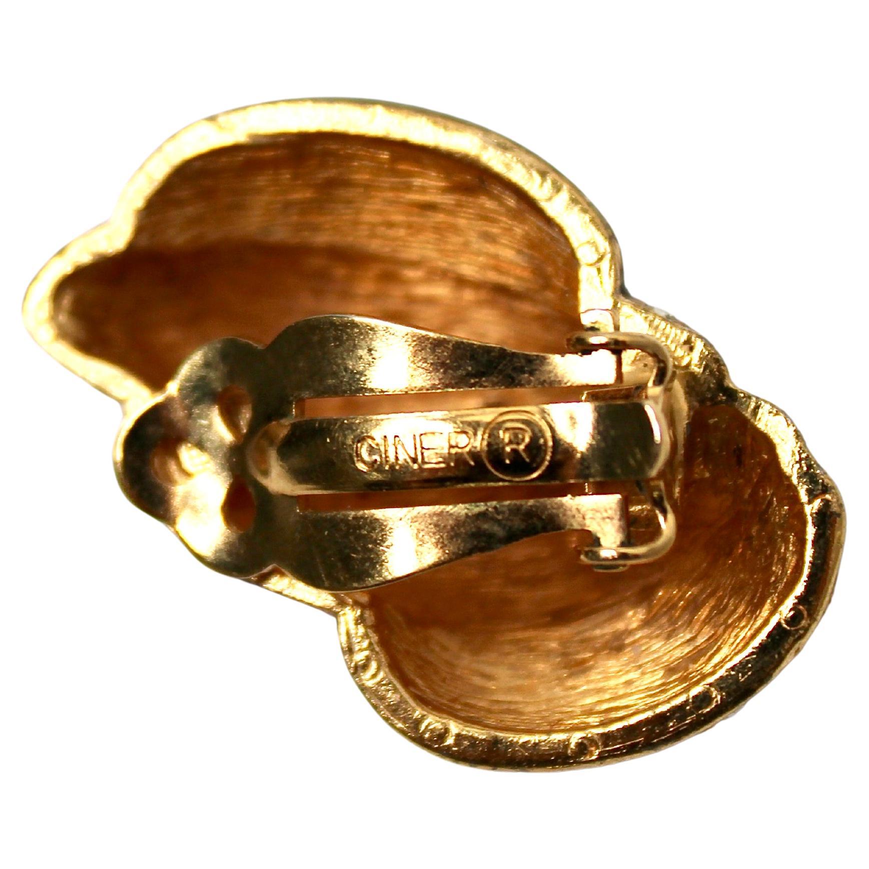 Orecchini a clip con smalto nero placcati in oro 18k di ispirazione bulgara, circa anni '70 in vendita 1