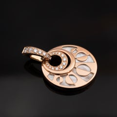 Pendentif Bulgari « Intarsio » en diamant et nacre, en or rose 18 carats