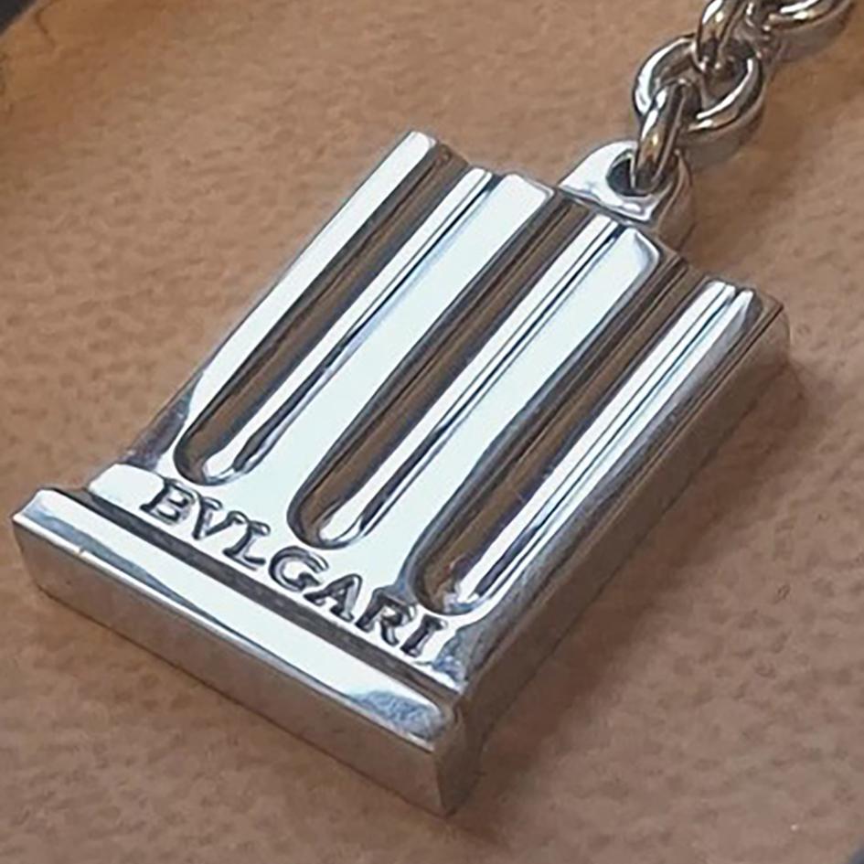 Perfect BULGARI key ring in solid 925‰ silver complete with original packaging. This item belongs to the Colonna collection of 1998 and was produced in Italy. The Bulgari, Italian Silver and Italian manufacturer hallmarks are present on the item. In