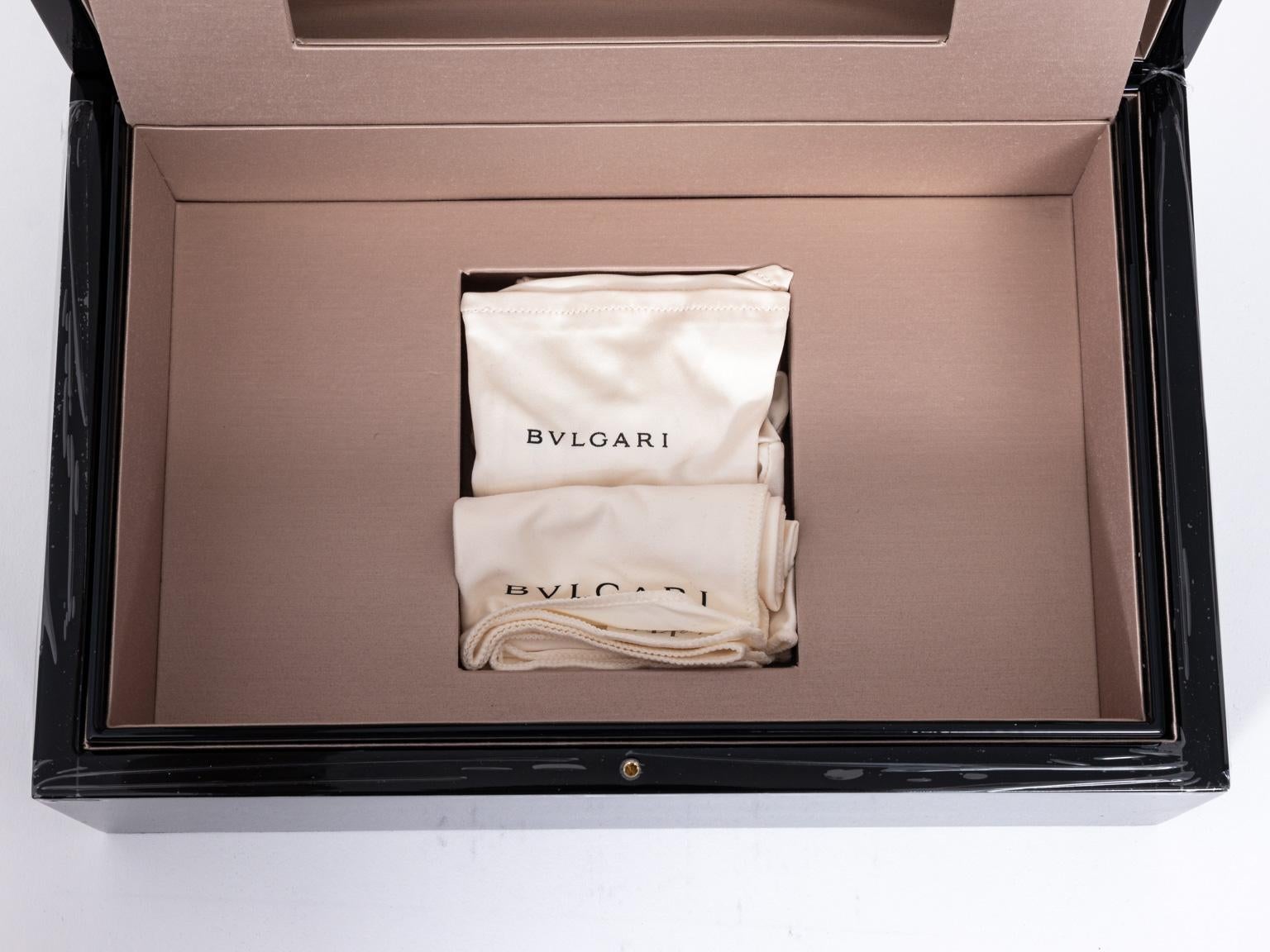 Bulgari Lacquer Large Presentation Box In Good Condition In Stamford, CT