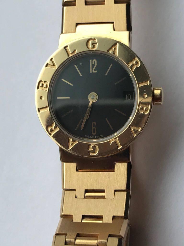 Bvlgari Ladies 18 kt Yellow Gold 23 MM Case 6.5 inch band Quartz Wristwatch  In Excellent Condition For Sale In New York, NY