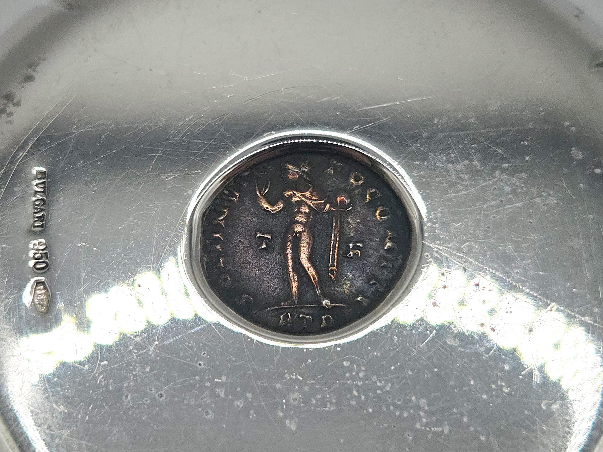 Bulgari Mid Century 950 Piatto smerlato in argento con moneta antica, Italia, 1970 ca. in vendita 4