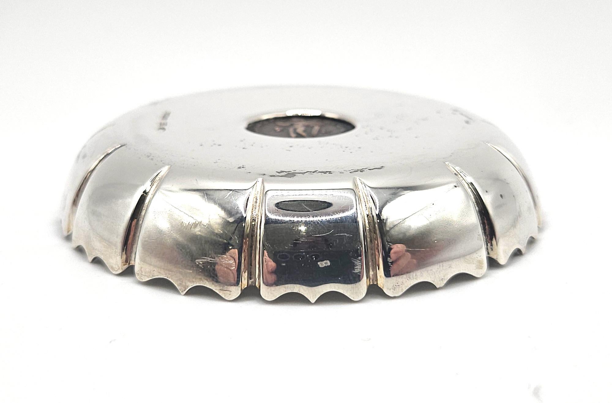 Bulgari Mid Century 950 Piatto smerlato in argento con moneta antica, Italia, 1970 ca. in vendita 6