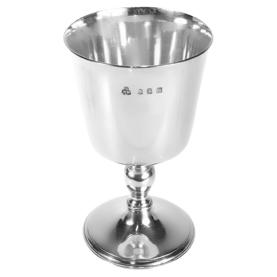 A fine Britannia standard silver goblet.

Made by Wakely & Wheeler of London for Bulgari.

In Britannia silver (95.8% fine, a standard higher than sterling silver).

With a stepped foot supporting a baluster stem and a thick walled cup. 

This