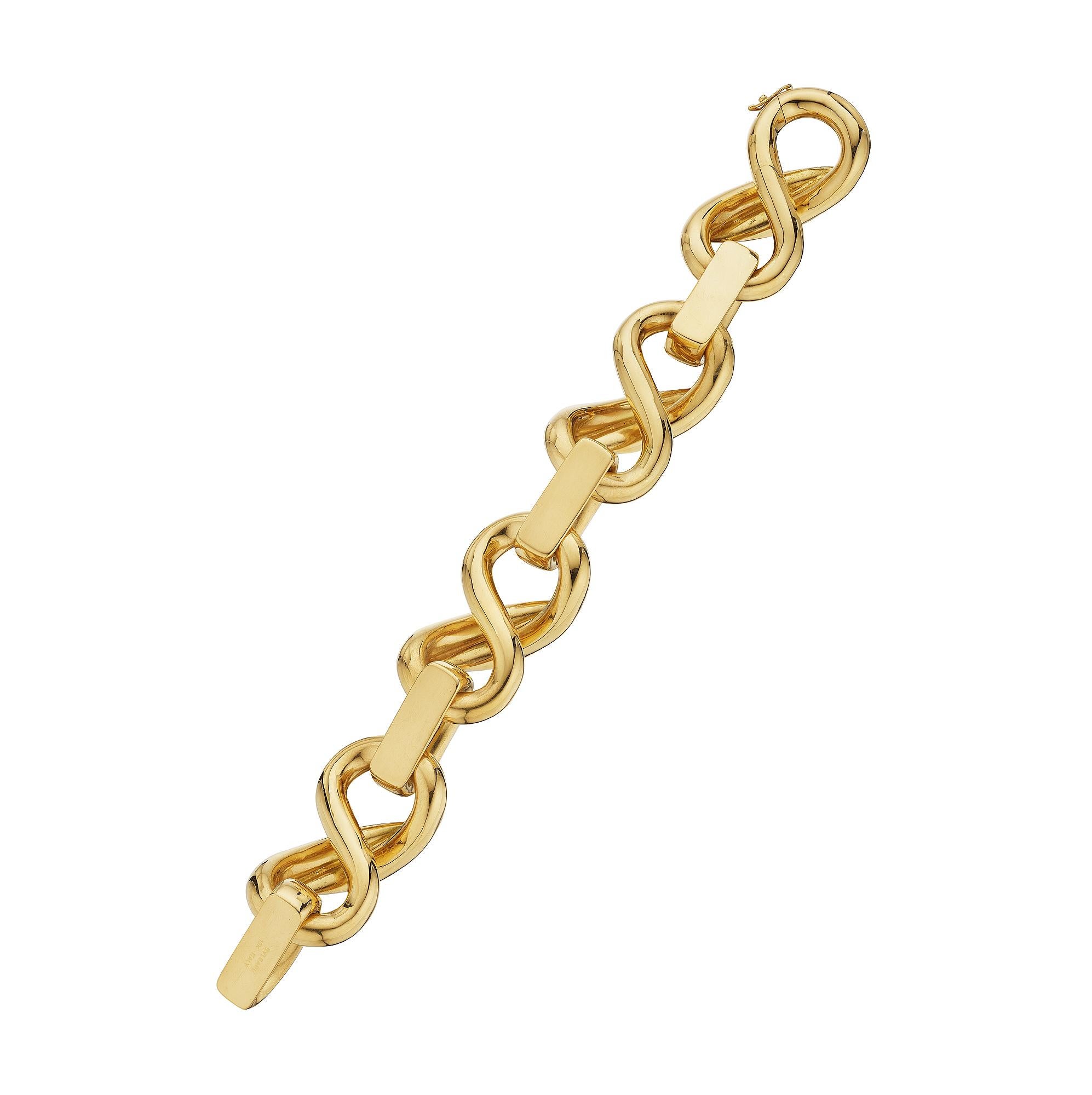 Bulgari Modernist Bi-Colored Gold Figure Eight Link Bracelet In Excellent Condition In Greenwich, CT