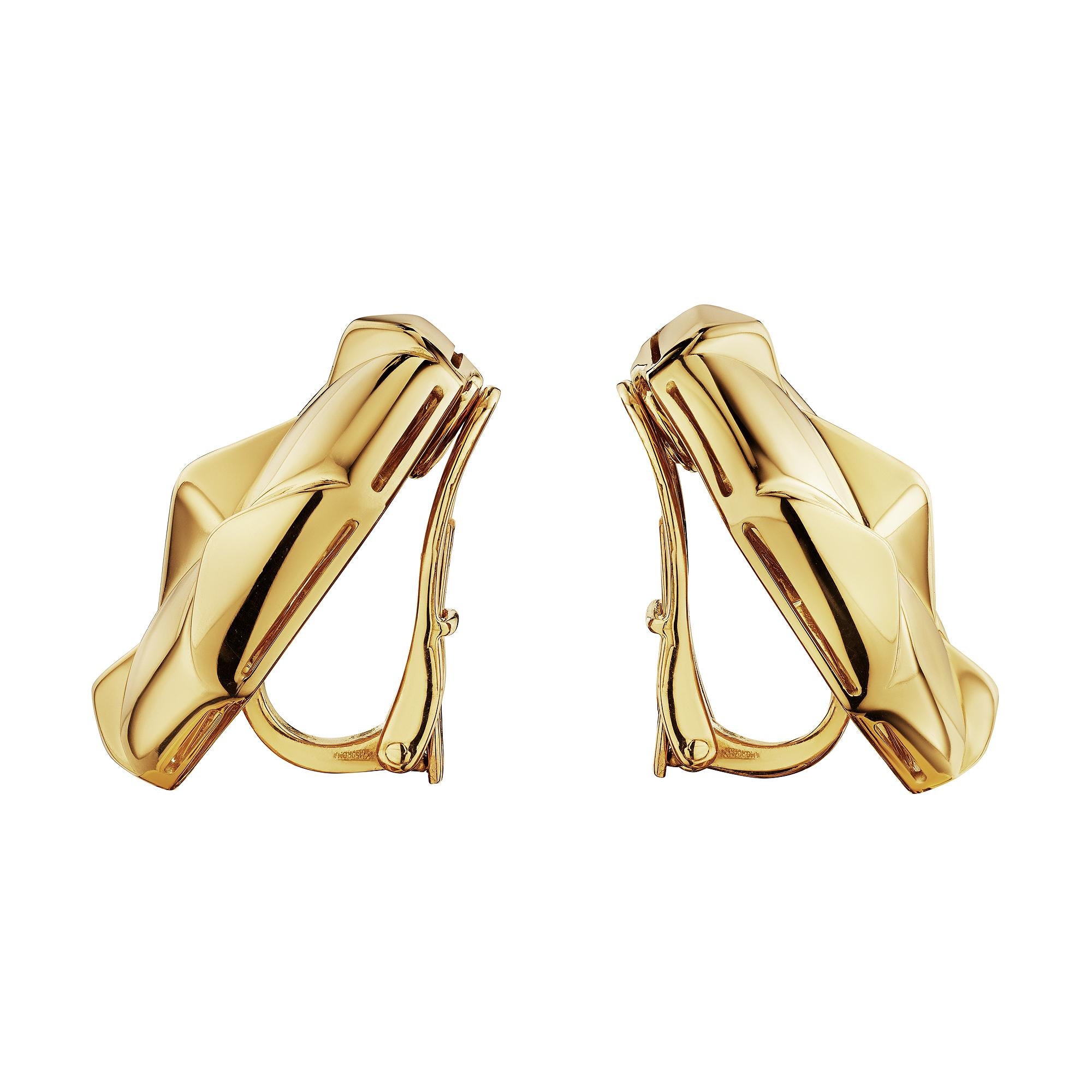 These iconic Bulgari modernist 18 karat yellow gold quilted button clip earrings are simply perfect.  With a polished surface that boldly reflects the light, these one-of-a-kind collectible earrings are the tailored accessory every wardrobe needs. 