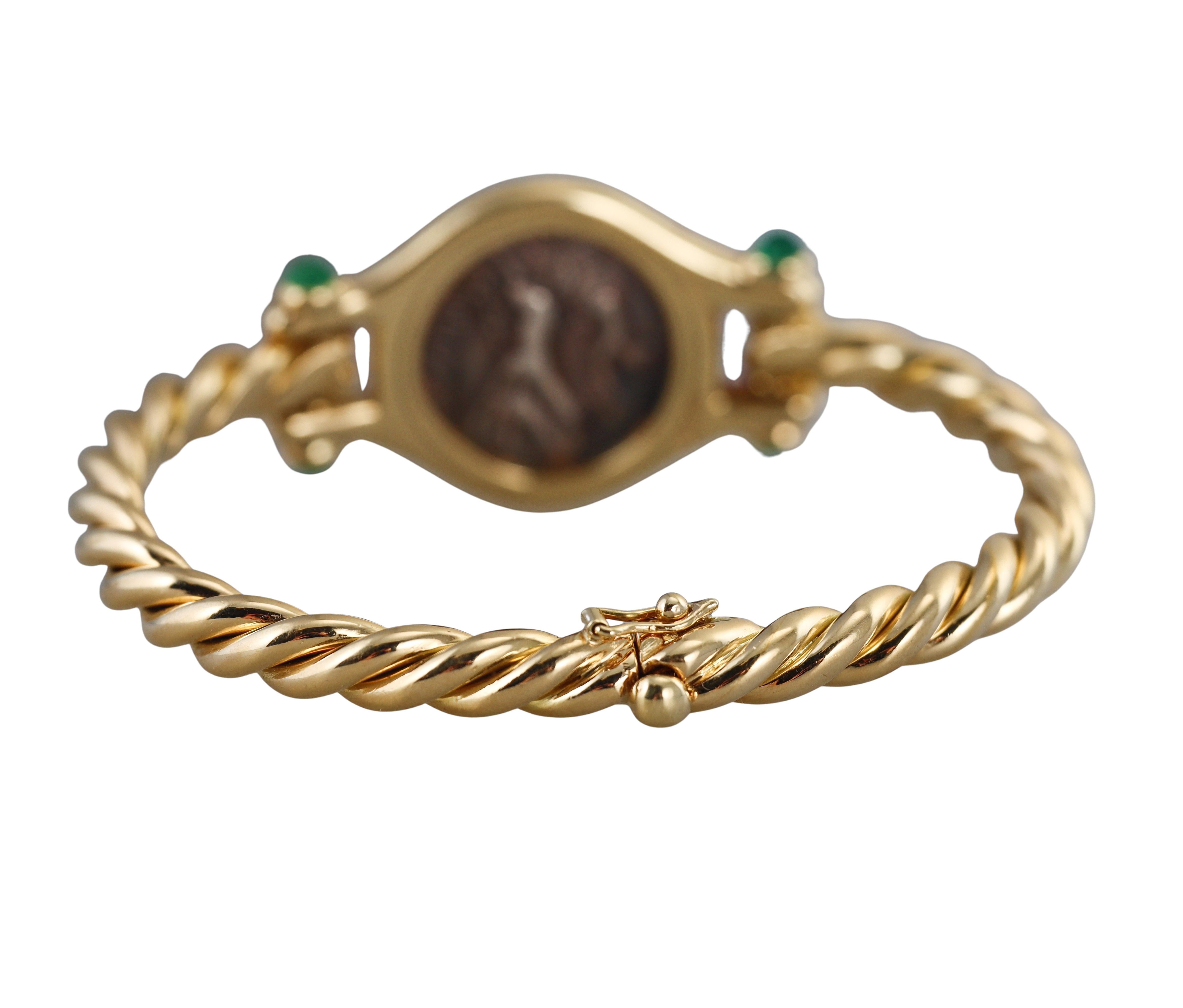 Bulgari Flaminia 109-108 avant J.-C. Bracelet en or jaune Emeraude Excellent état - En vente à New York, NY