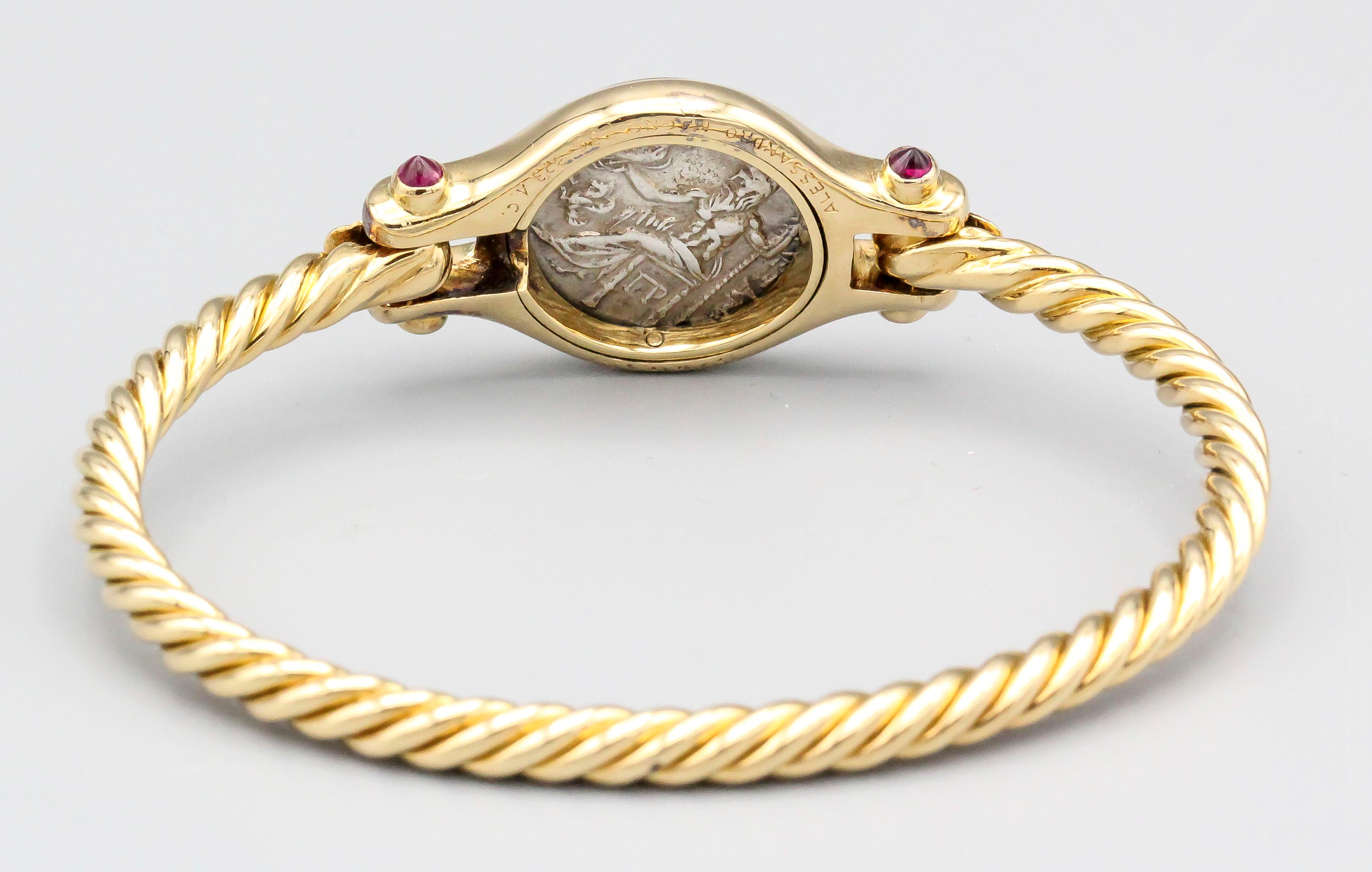Bulgari Bracelet Monete en or jaune 18 carats avec rubis et anciennes pièces de monnaie Bon état à New York City, NY