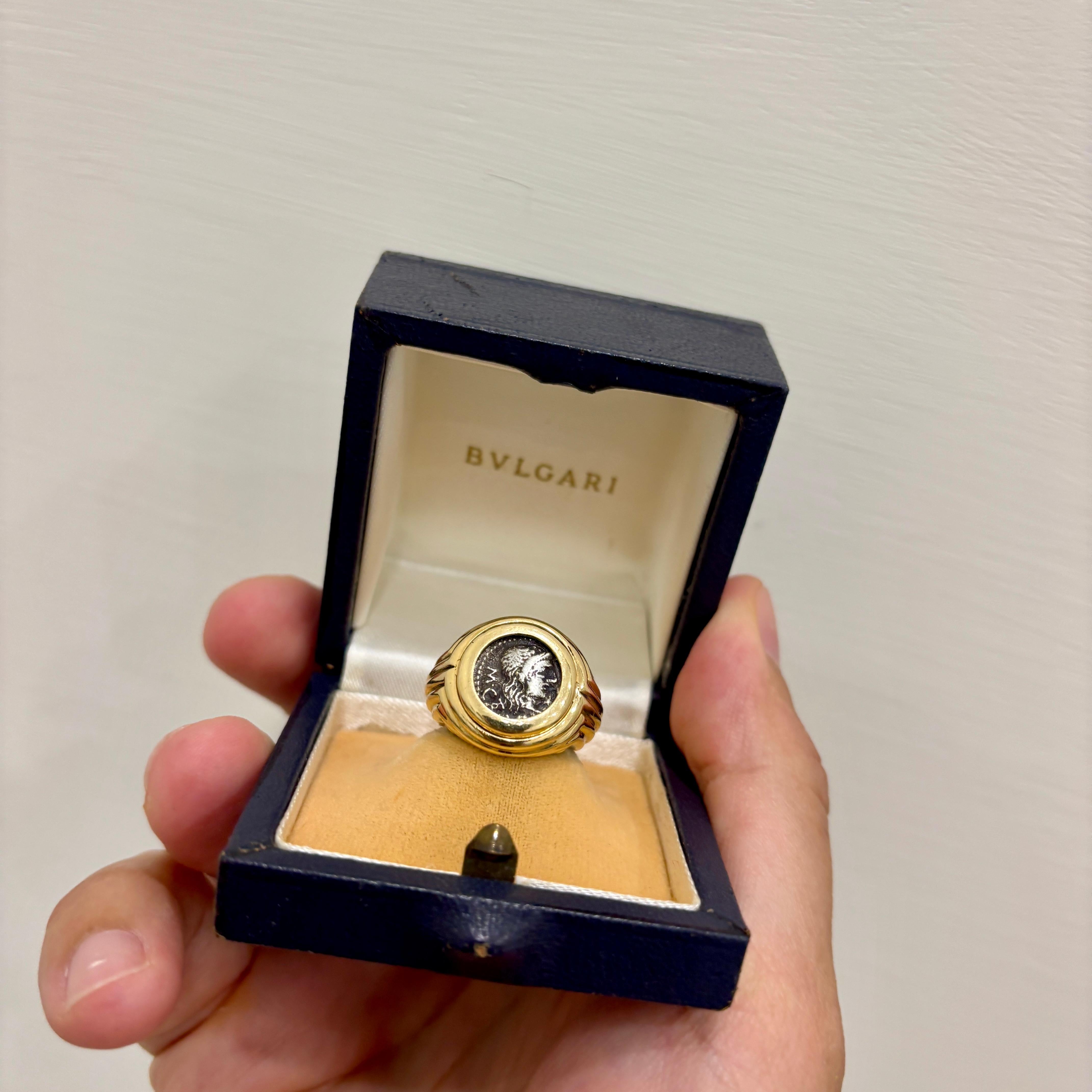 Bulgari Monete Ancient Silver M. Porcius Cato, Quinario, Roma, 89 a.C. Gold Ring For Sale 5