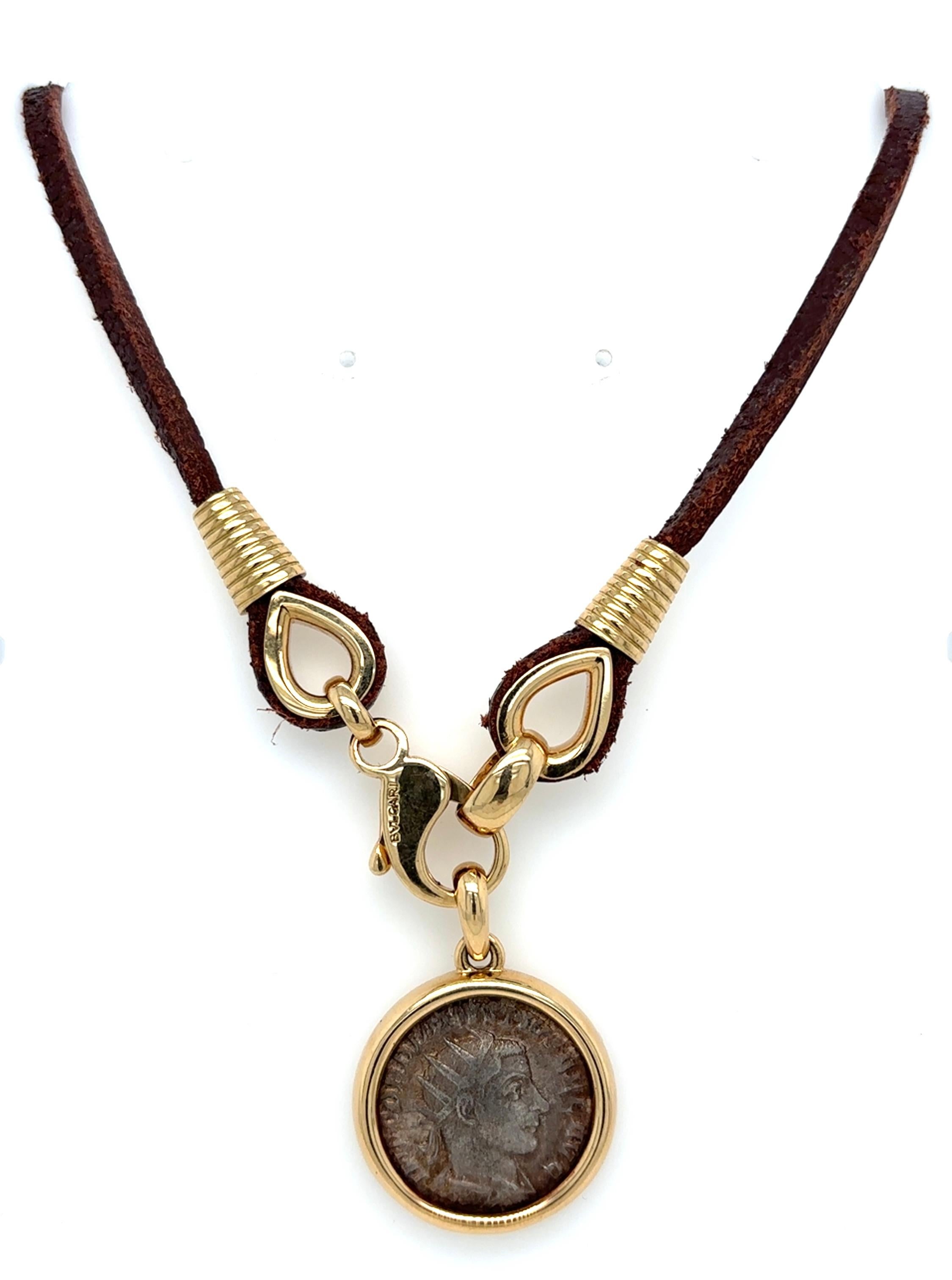Bulgari Monet Imperial Roman in argento e pelle con ciondolo in oro giallo In condizioni ottime a Napoli, NA