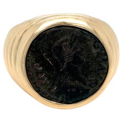 Bulgari, bague audacieuse en or avec pièce de monnaie romaine impériale
