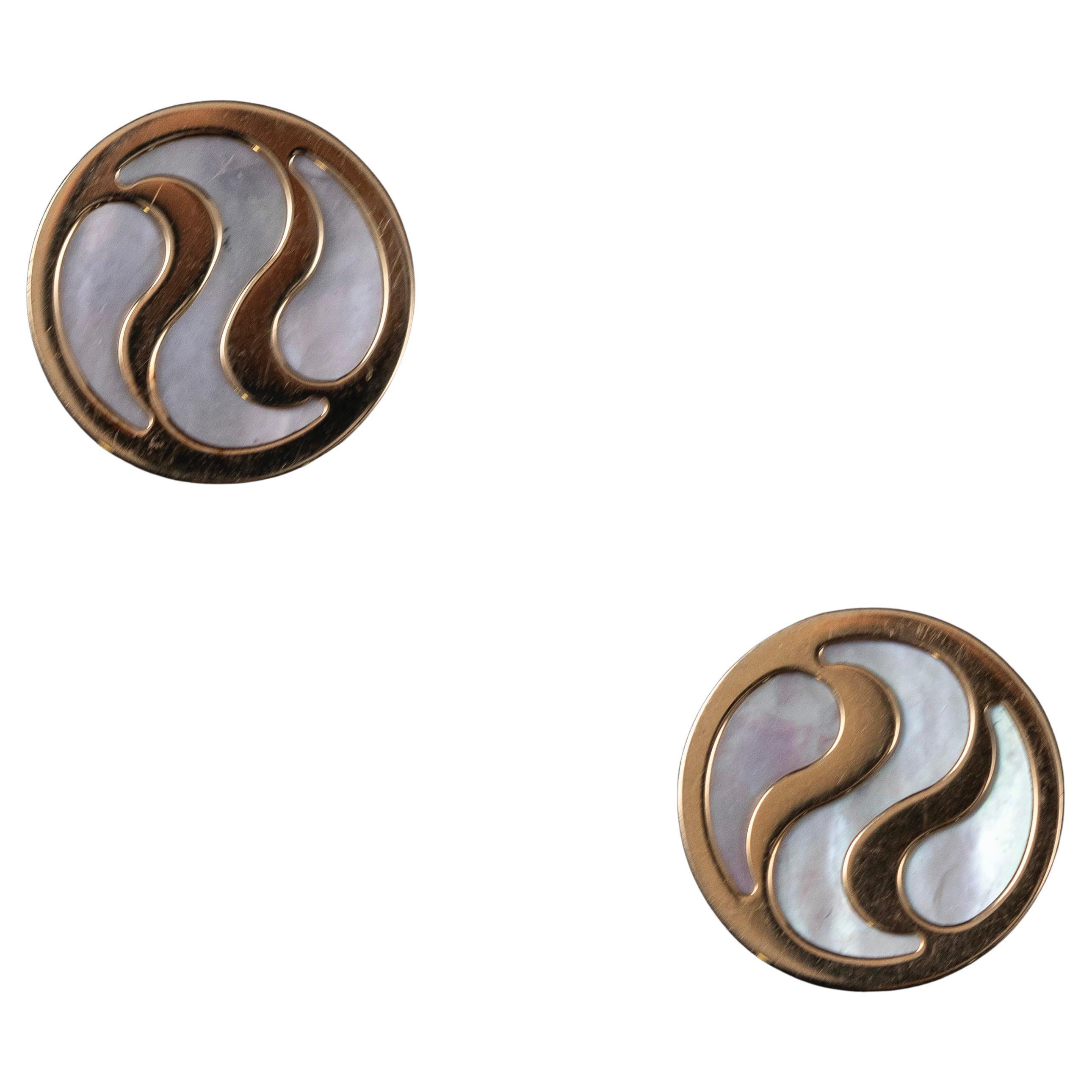 Bulgari Perlmutt optische Ohrstecker 18K Gelbgold Vintage By Italien im Angebot