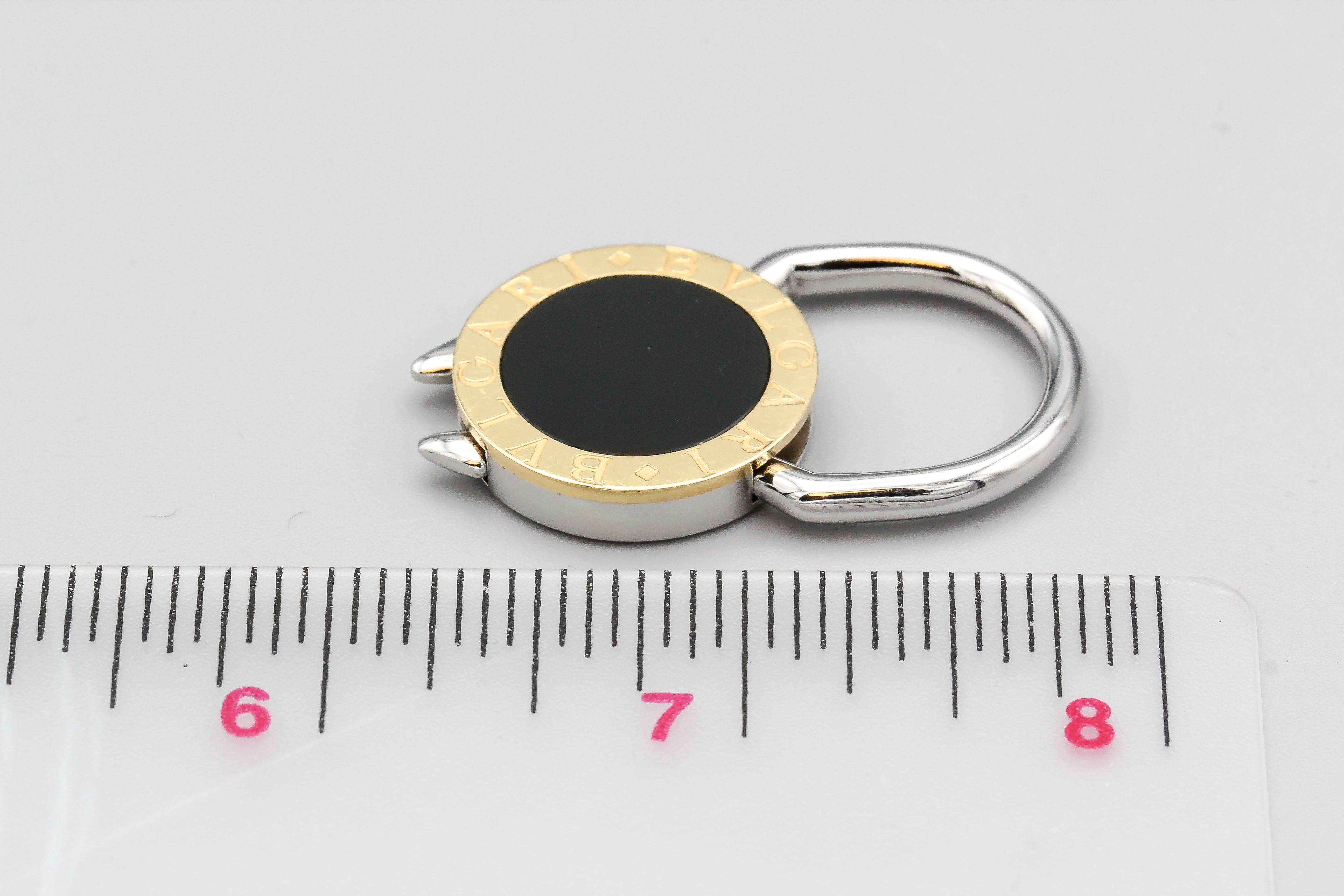 Porte-clés Bulgari en or 18 carats et acier avec onyx Bon état - En vente à New York, NY