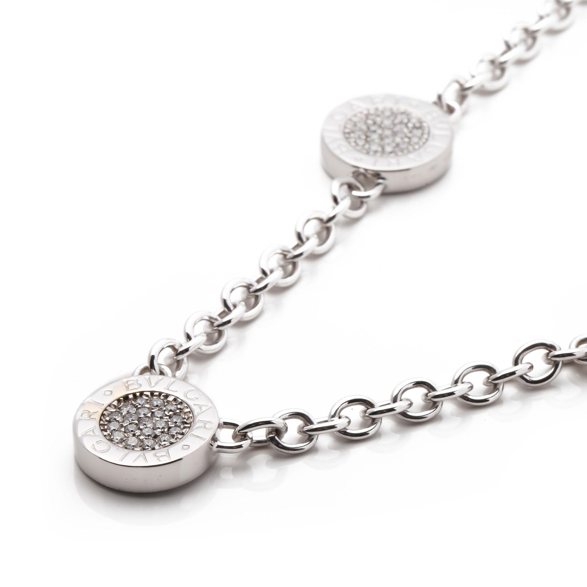This necklace by Bulgari is from their Bulgari collection and features 60 round brilliant cut diamonds and onyx, made with a 40cm 18ct white gold chain. Accompanied with it's original Bulgari box. Our Xupes reference is J690 should you need to quote