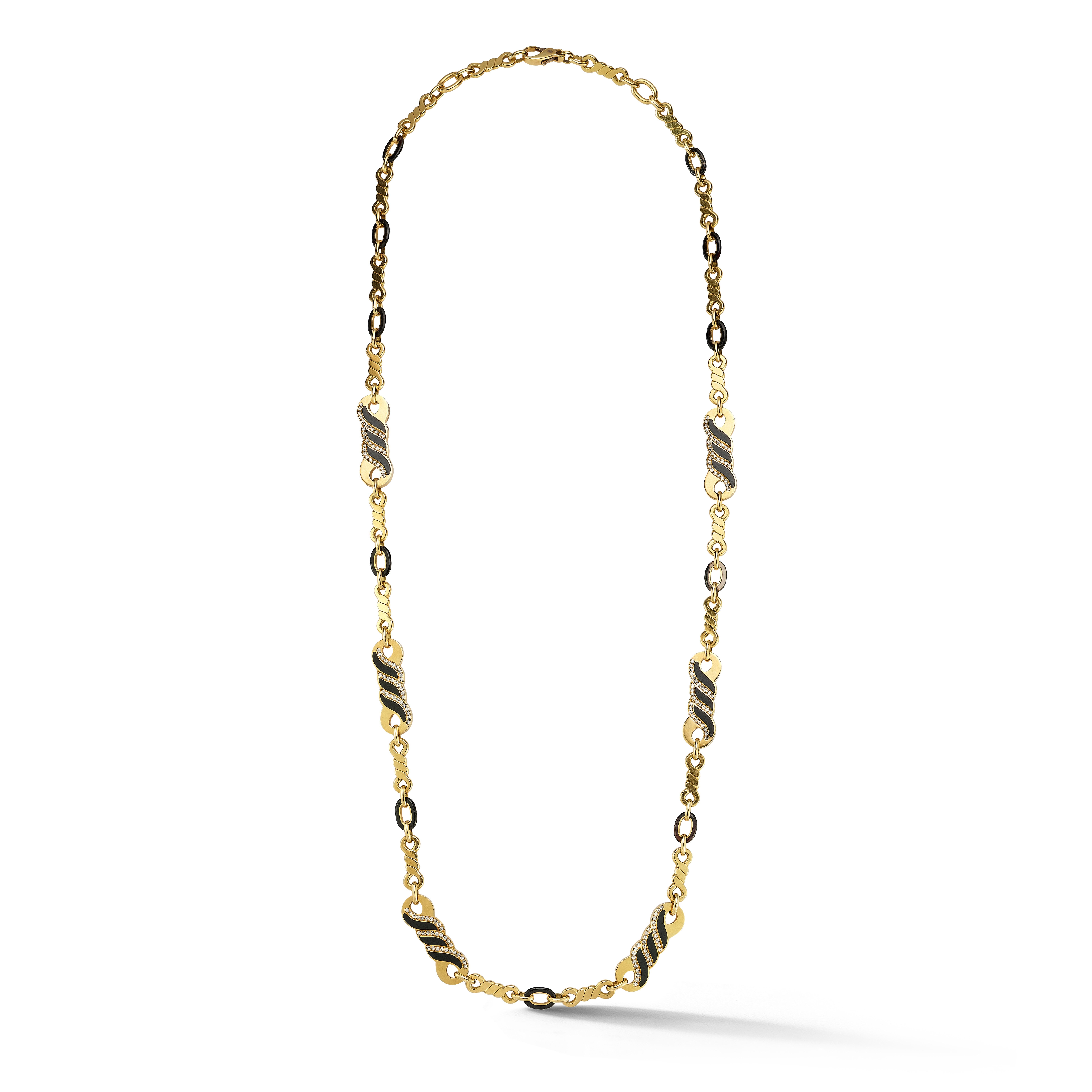 Collana Bvlgari con onice e diamanti

Una collana d'oro con maglie di onice e diamanti di diverse forme e dimensioni. 

Misure: Lunghezza 35 

Firmato, Bvlgari 

Tipo di metallo: Oro giallo 18 carati 