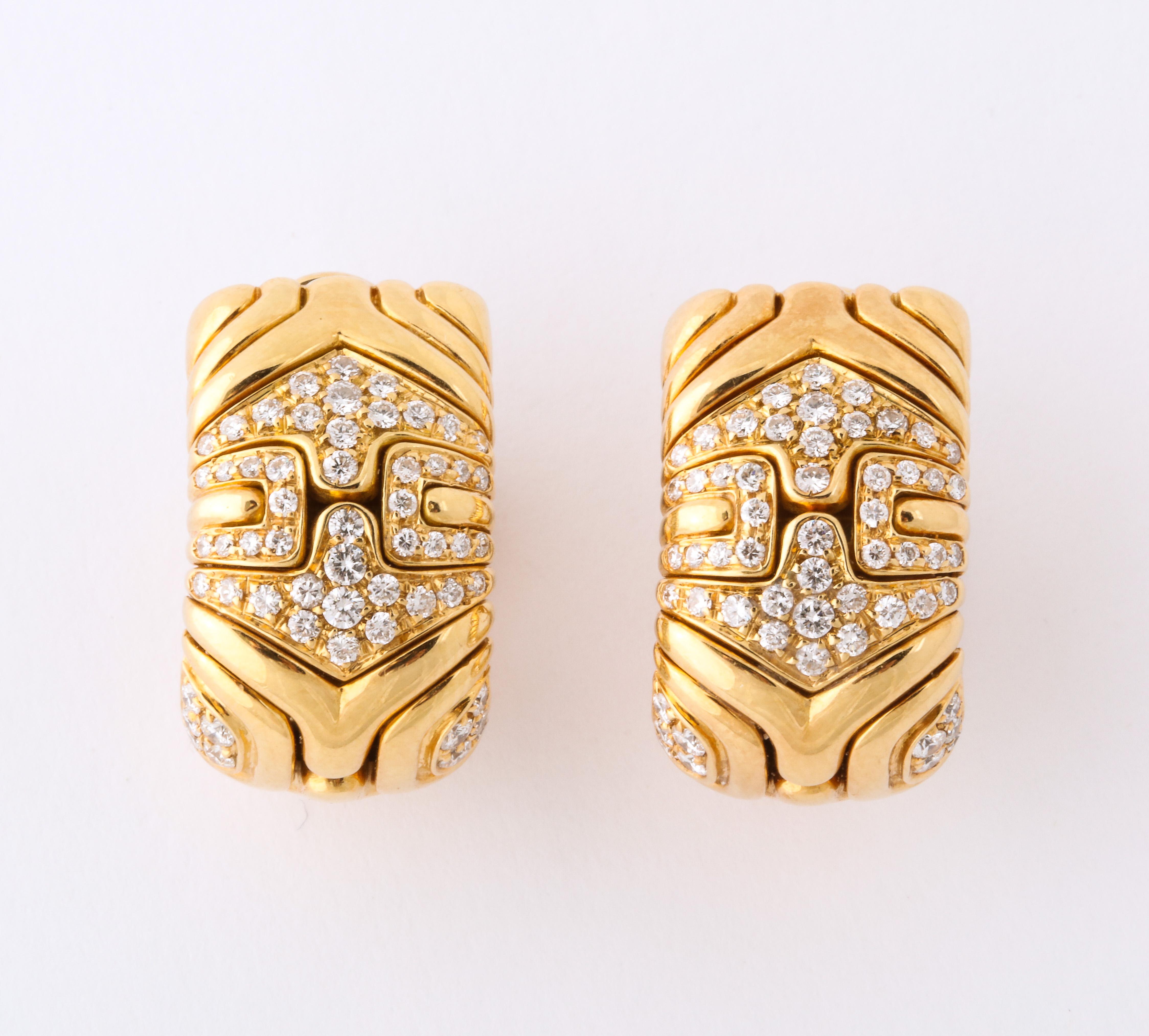 Bulgari, Pair of 18K Gold and Diamond Parentesi Earrings.

Very good condition. 100% authentic guaranteed. 

Provenance: Park Avenue, New York Estate.

Marked BVLGARI 1988.


