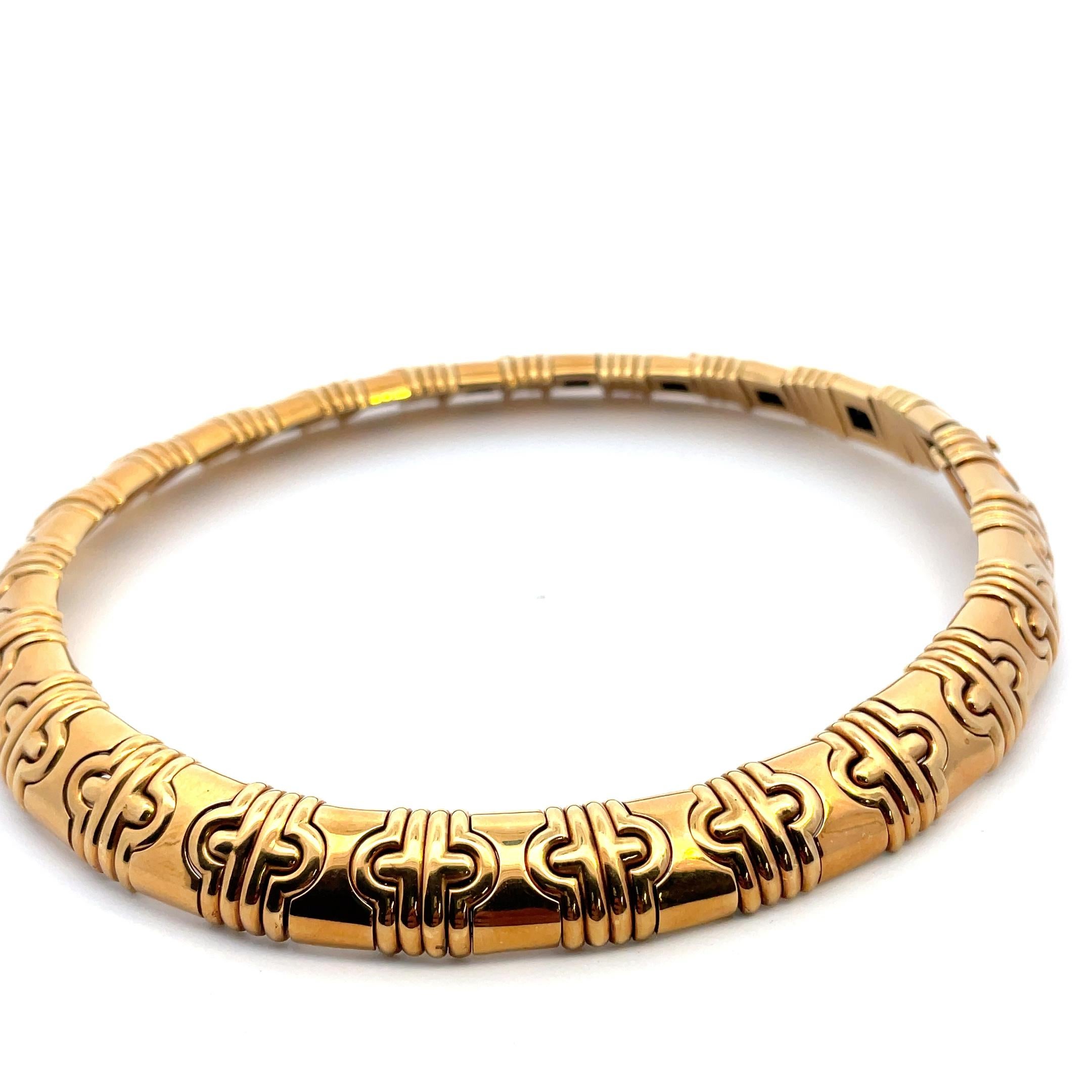 Wunderschöne Bulgari Parentesi Vintage By  Halskette.
Die ikonische Vintage-Halskette Bulgari Parentesi aus 18 Karat Gelbgold besteht aus geometrischen Gliedern. 
Diese 