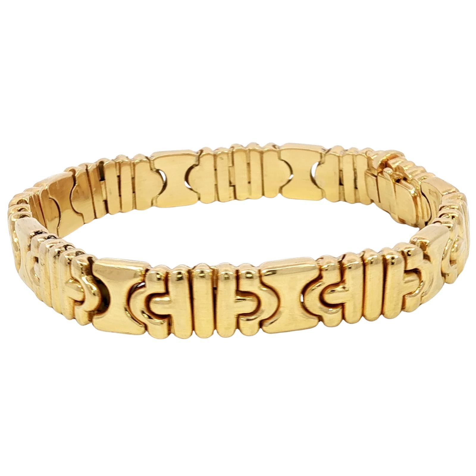 Bracciale Bulgari Parentesi in oro giallo 18 carati vintage anni '70 lunghezza 7

Questo bracciale di Bvlgari presenta un design audace ma raffinato, composto da maglie intrecciate in oro giallo 18 carati. Ogni maglia è formata con precisione e