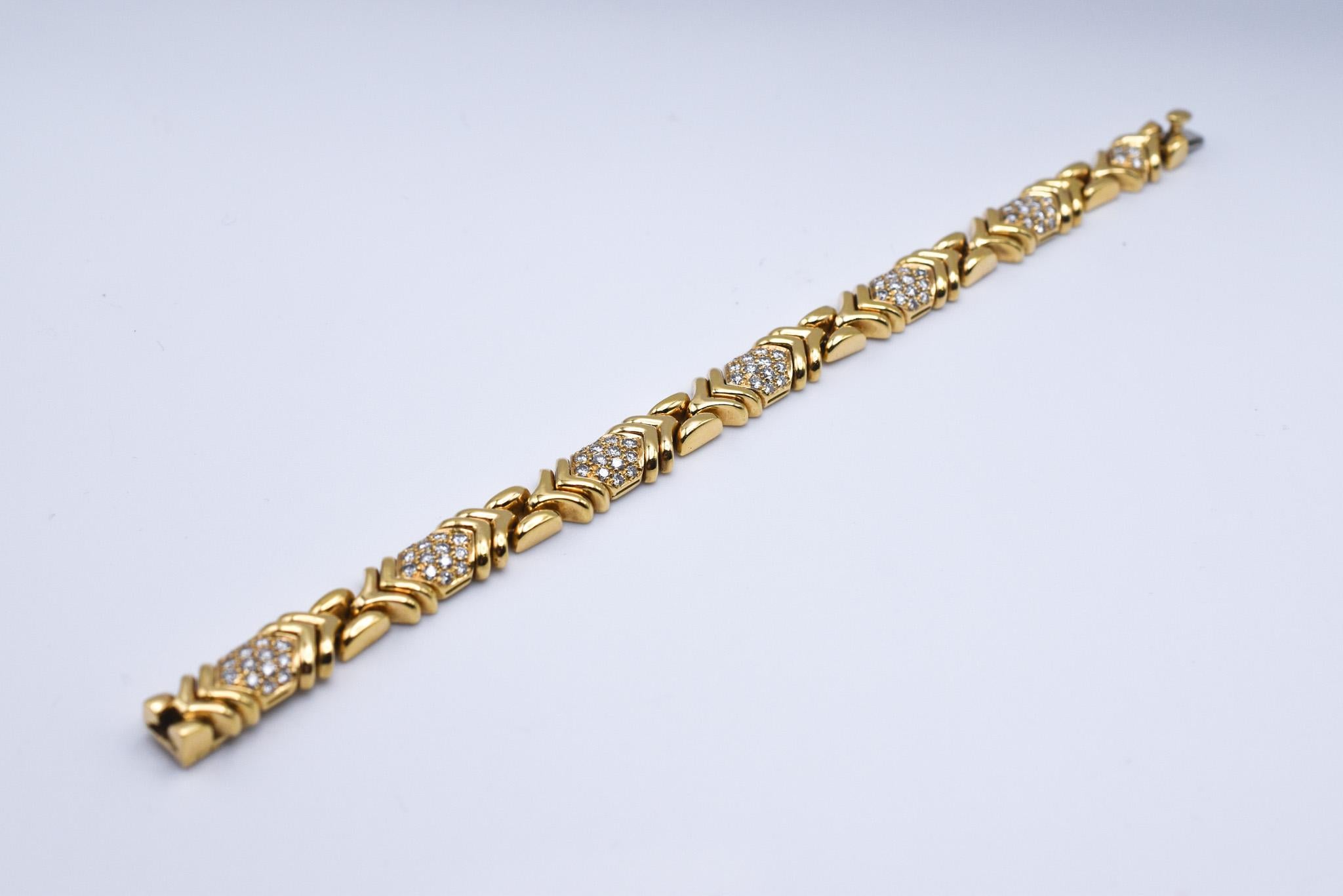 Taille brillant Bulgari Parentesi, bracelet en or et diamants, c. 1980 en vente