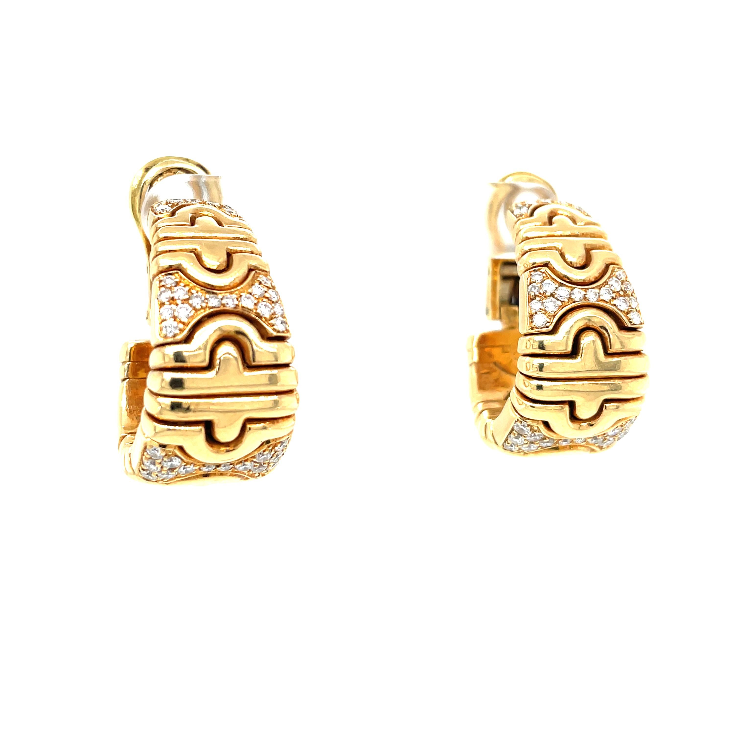 Iconic and rare vintage Bulgari Parentesi 18 carat yellow gold earrings, composed of sculpted geometric links set with colorless diamonds for a total weight of 1.50 carats, graded E/F color IF

Has a total weight of 43 grams. 

Also available same