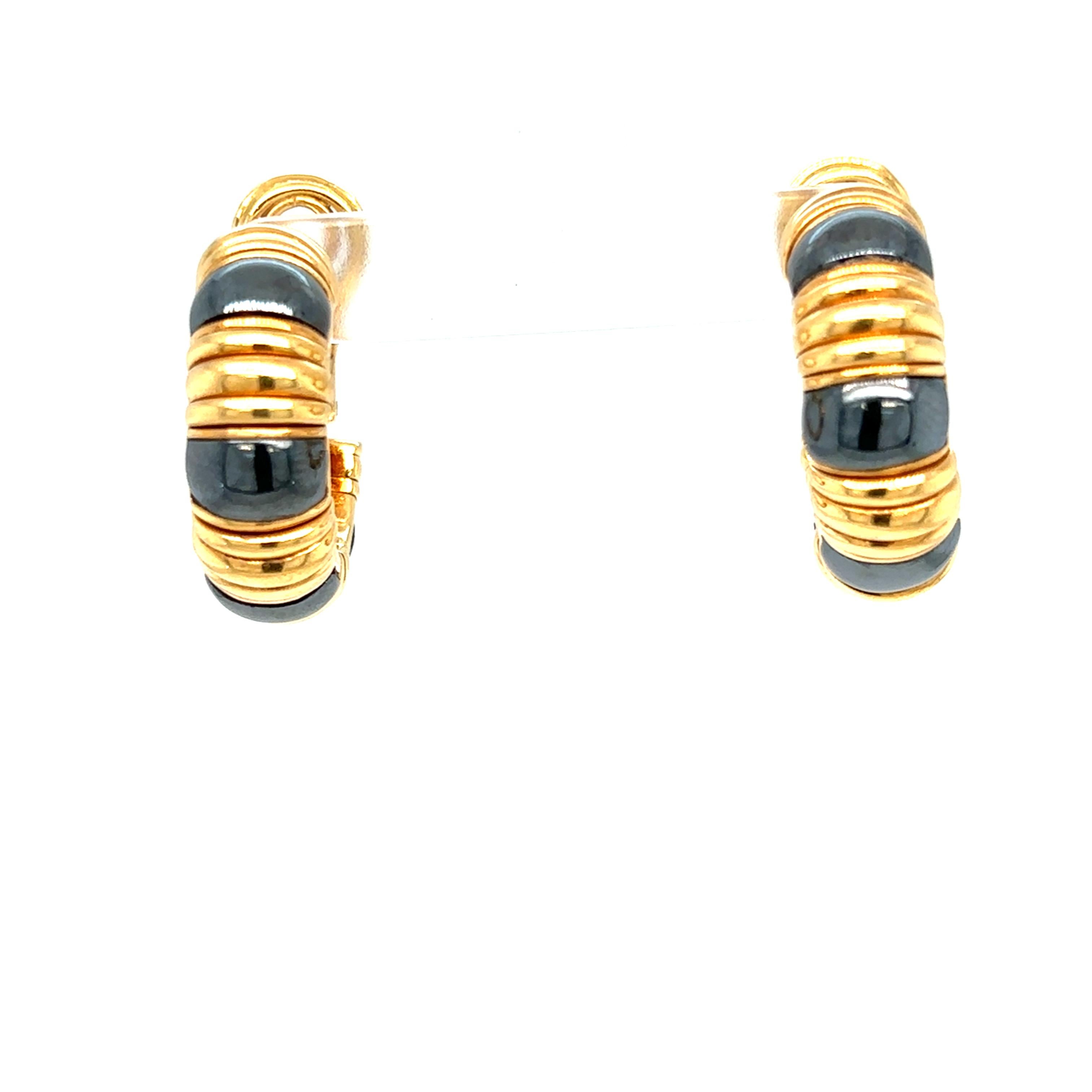 A Bold Parentesi hoop earrings, crafted in Rome Italy by the house of Bulgari in solid yellow 18 k gold and black hematite. Dated 1980'.

Has a total weight of 38 grams. 
Stamped, with the maker's mark, the Italian gold assay hallmark and signed,