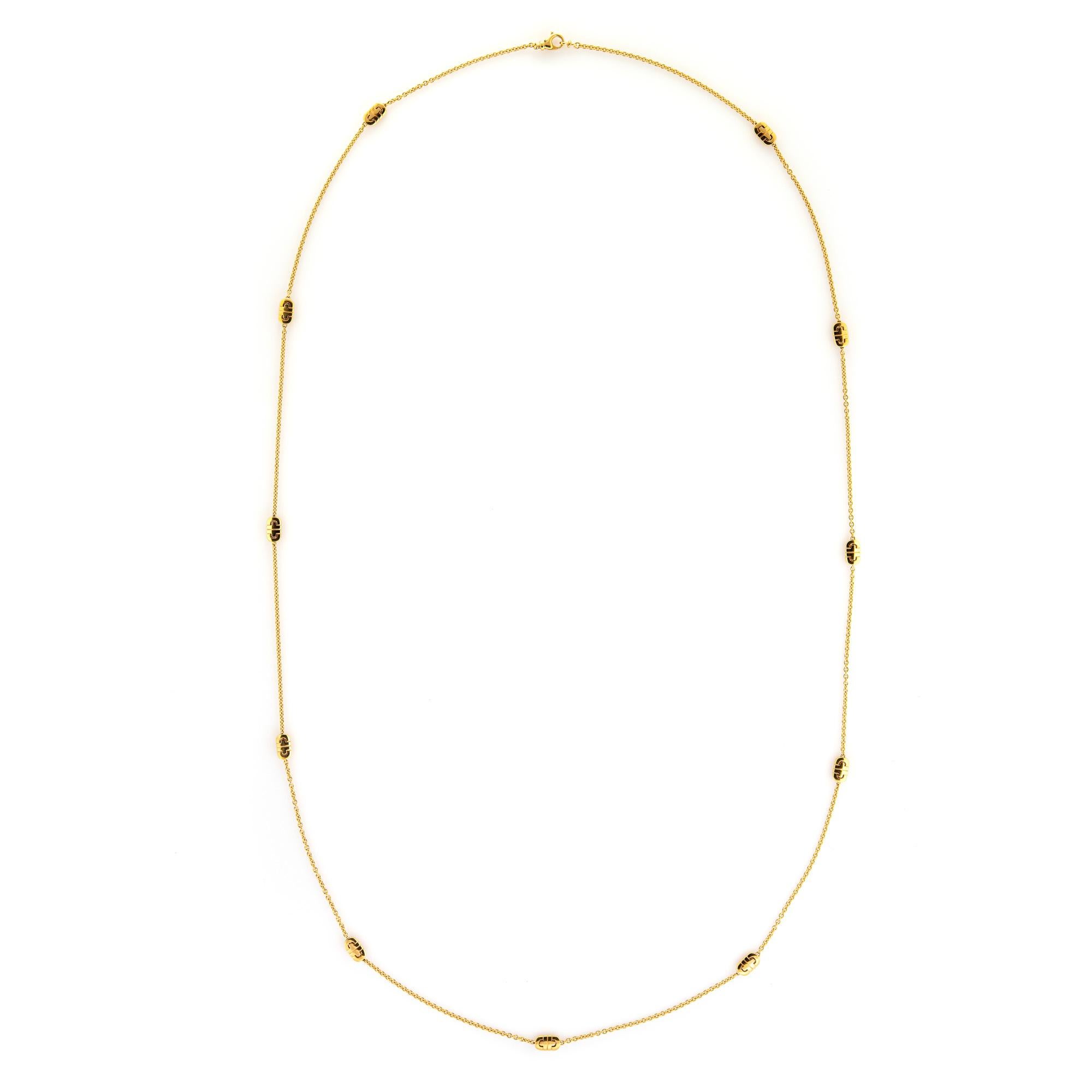 Elegant and finely detailed pre owned Bulgari Parentesi necklace crafted in 18k yellow gold.  

The iconic necklace features 11 stations featuring the Parentesi design. The long 35.5 inch necklace can be worn as one long chain or wrapped as a double